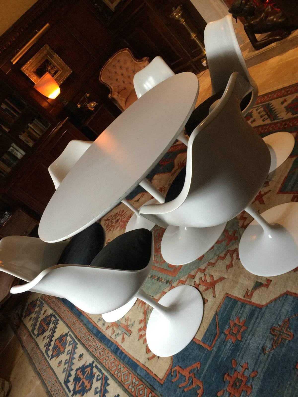 English Eero Saarinen Oval Tulip Dining Table and Six Dining Chairs, Vintage Retro