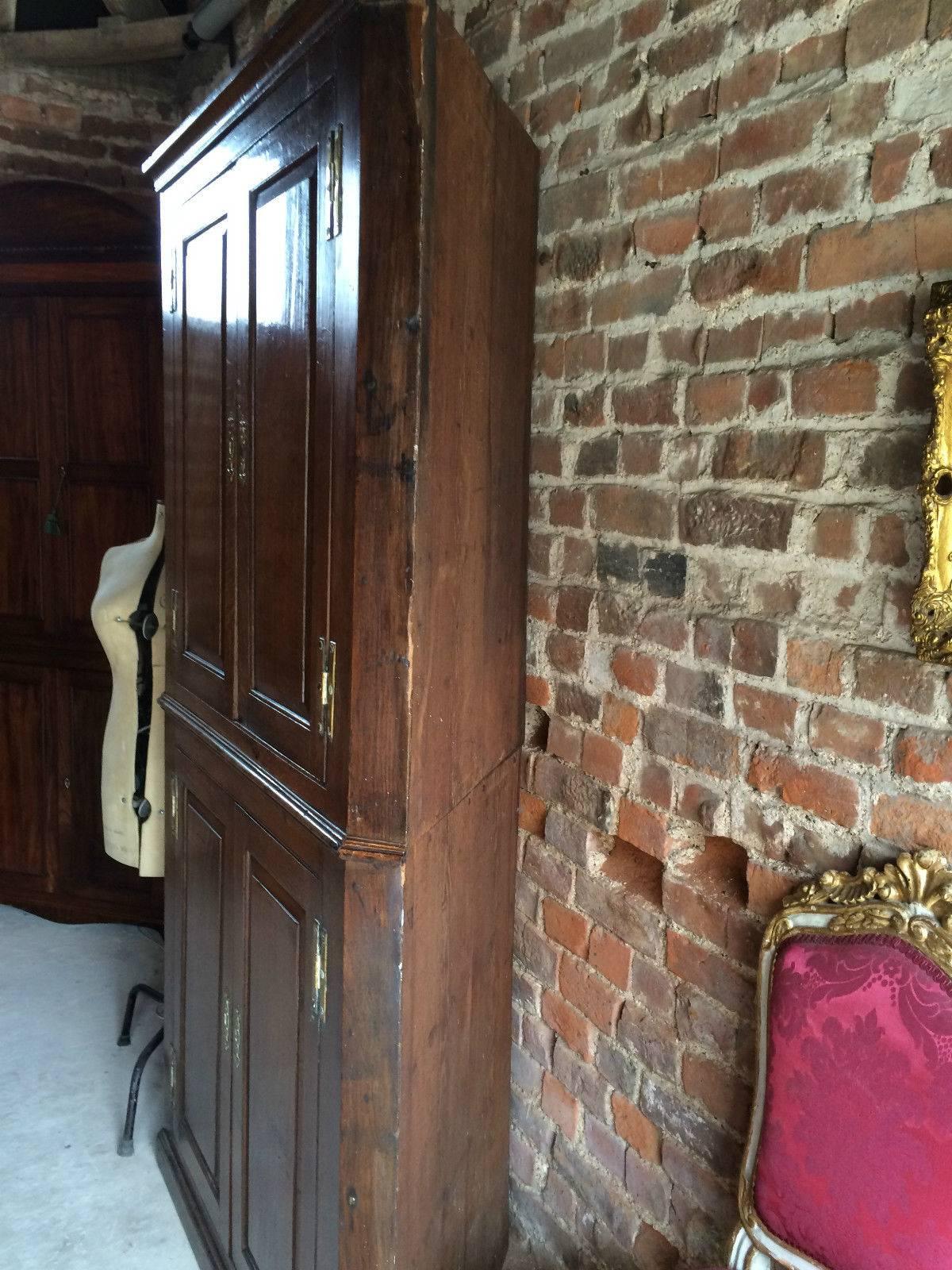 Antique Mahogany Corner Cupboard 18th Century George II, circa 1750 In Excellent Condition In Longdon, Tewkesbury