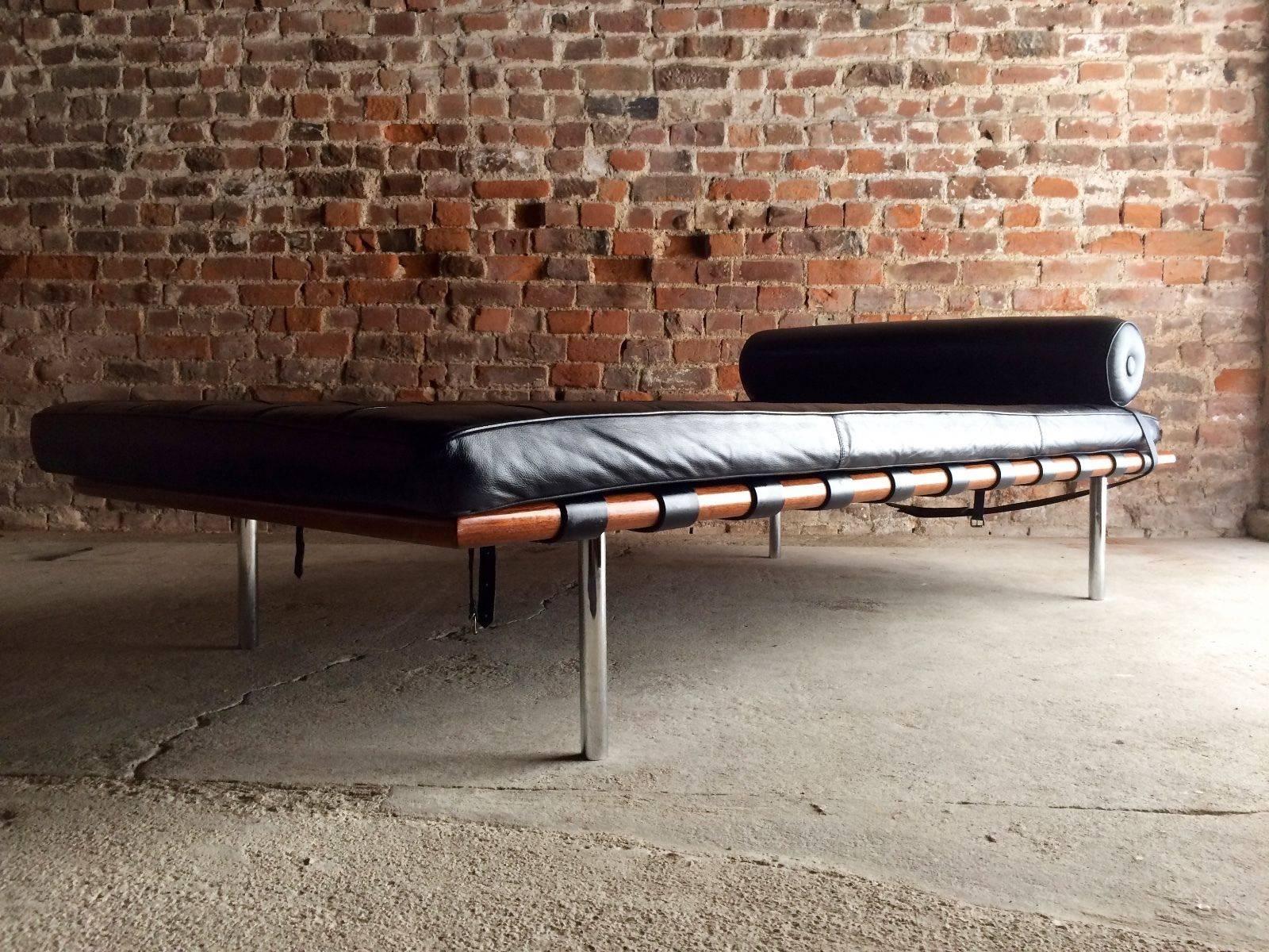 Mies Van Der Rohe Design Barcelona Day Bed Black Leather Bauhaus Style In Excellent Condition In Longdon, Tewkesbury
