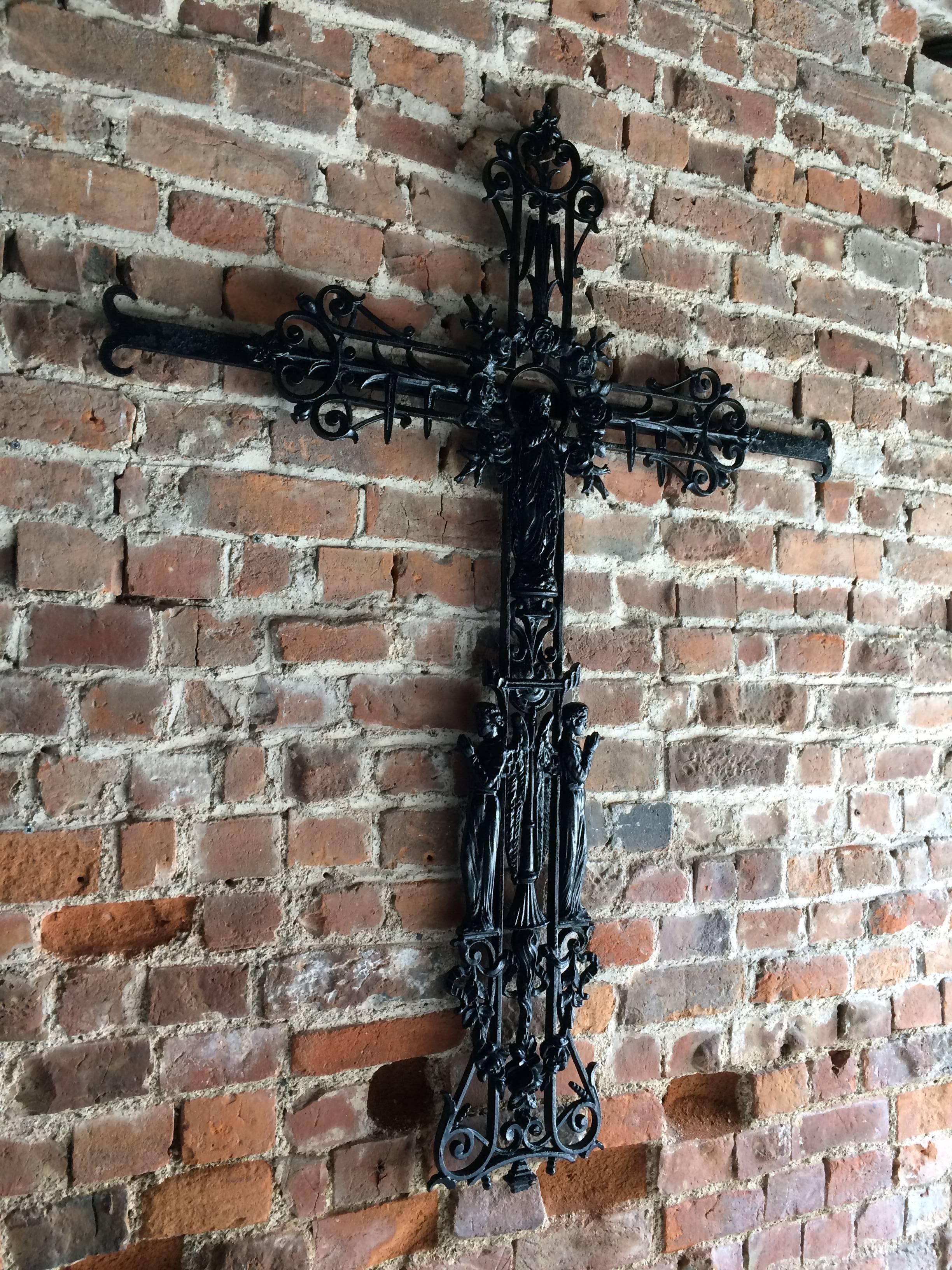 A fabulous large antique 19th century French ornate cast iron religIous cross, ideal as art for that loft space, look amazing.

Antique
19th century
French
Cross
Ornate
Very large
Cast iron
Practical and beautiful 

Dimensions:

Height