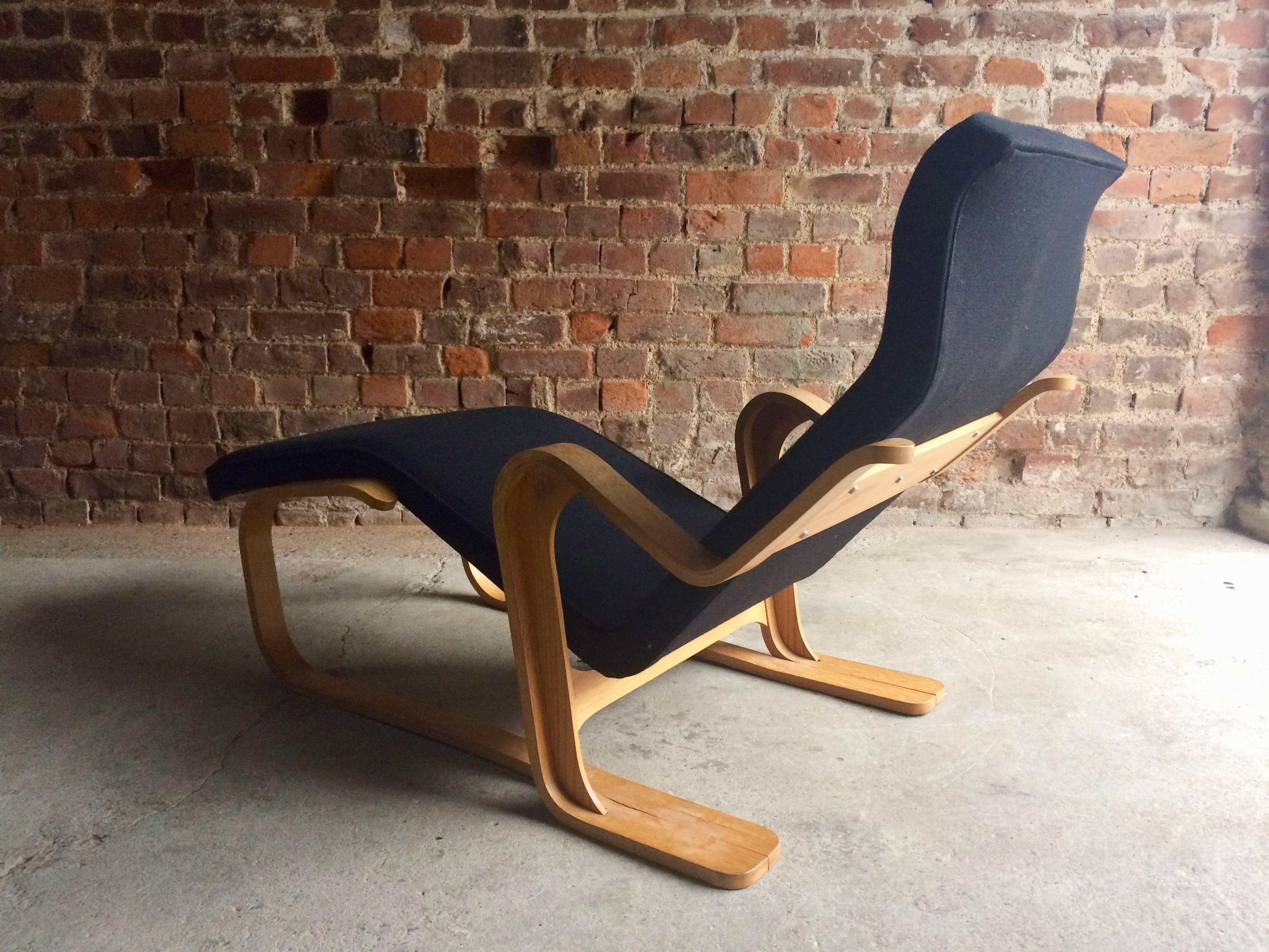 British Marcel Breuer Long Chair Chaise Longue Black Midcentury 1970s Bauhaus No. 3