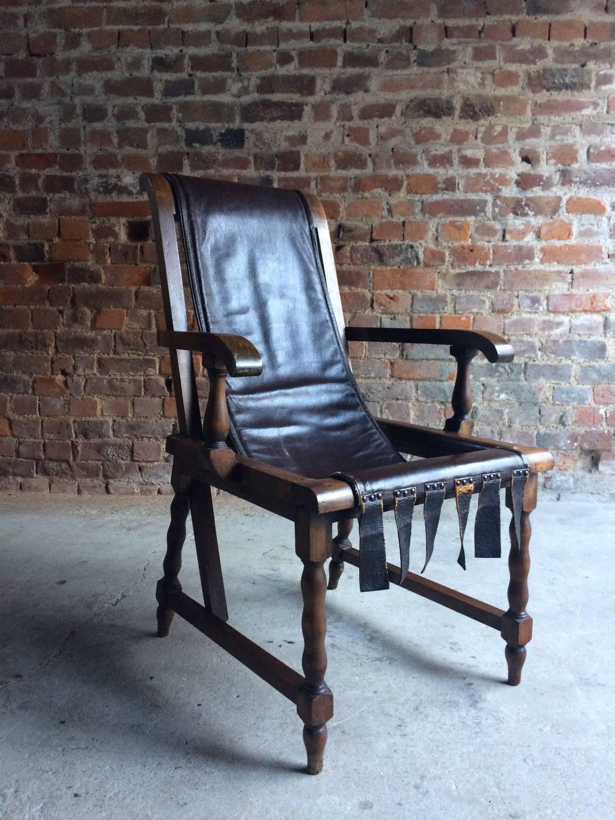 A wonderful set of six antique Italian Walnut armchairs, early 20th Century, with deep dark brown leather slung seats with oversized tassels and bobbin turned legs, look amazing.

Italian
Antique
circa 1910
Set of six