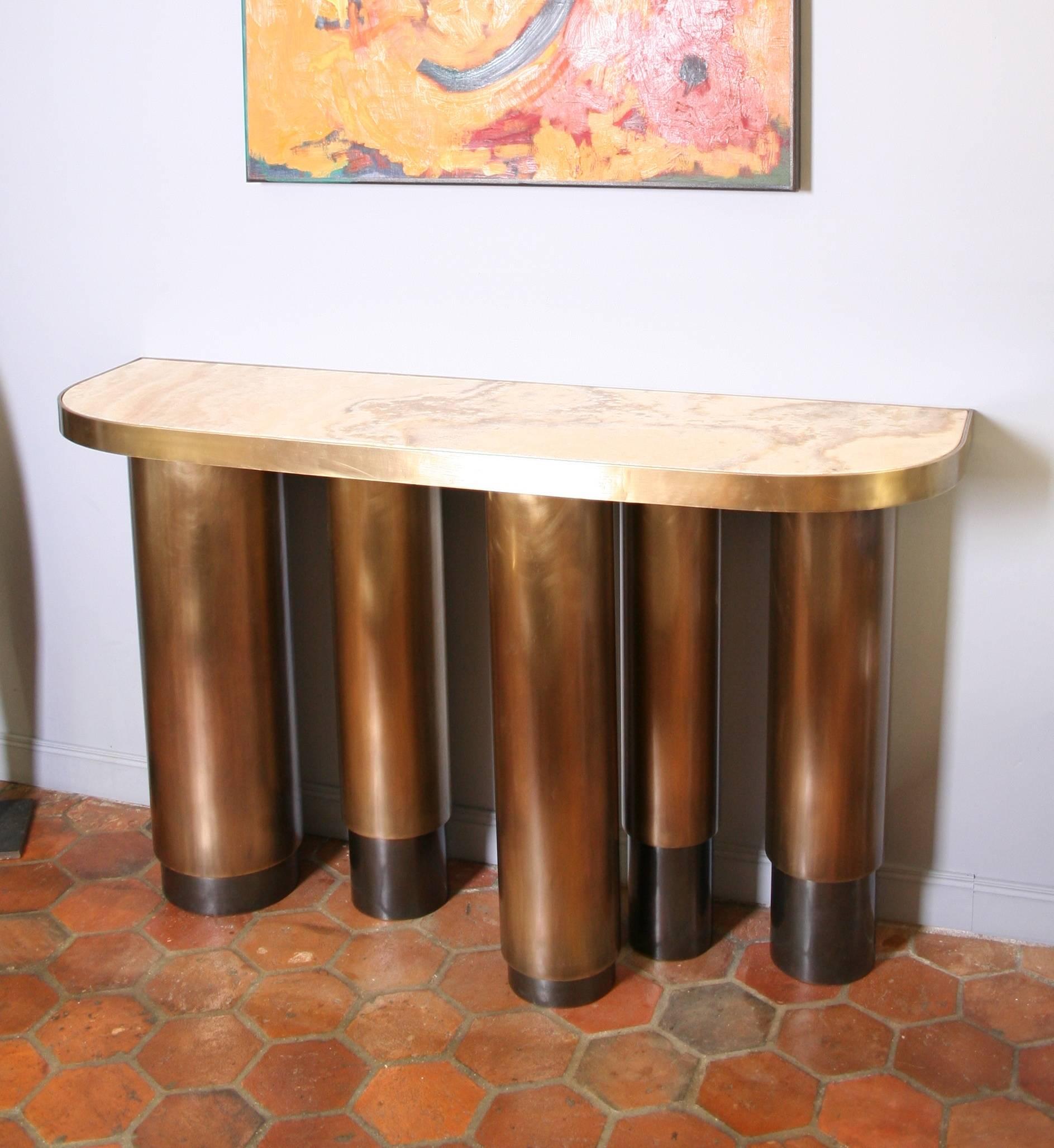 Console in Patinated Brass with Onyx Top - Exclusive Model by Arriau - Columnae
Dimensions : 85 cm High - 141 cm large - 42 cm width
Signed Arriau

Arriau is a French Manufacturer of high end and bespoque furniture in Bronze - Brass and gem stones