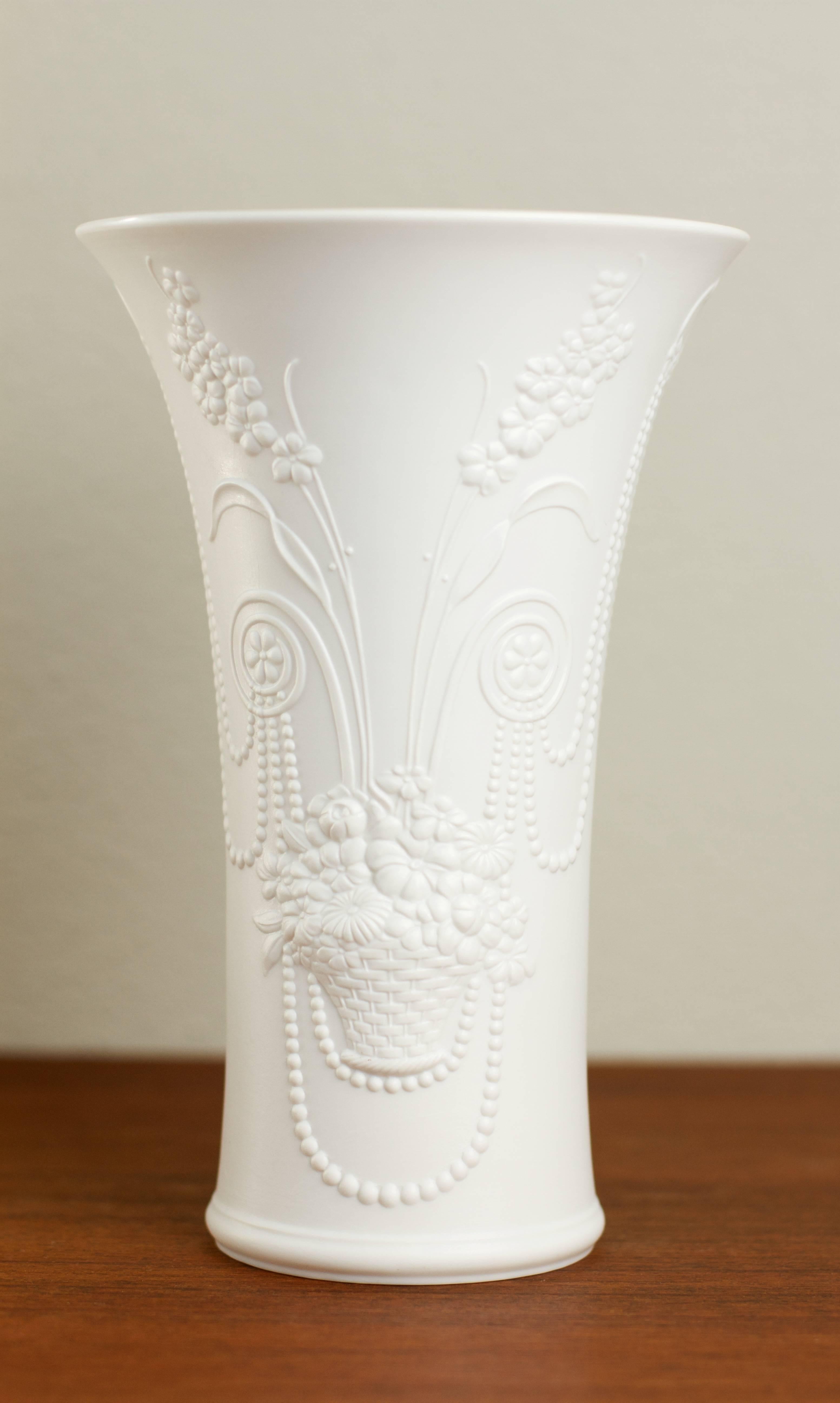 A beautiful large white bisque vase featuring a flower motif designed by Martin Frey for AK Kaiser Porcelain, circa 1980s.

Model/shape number 0249.