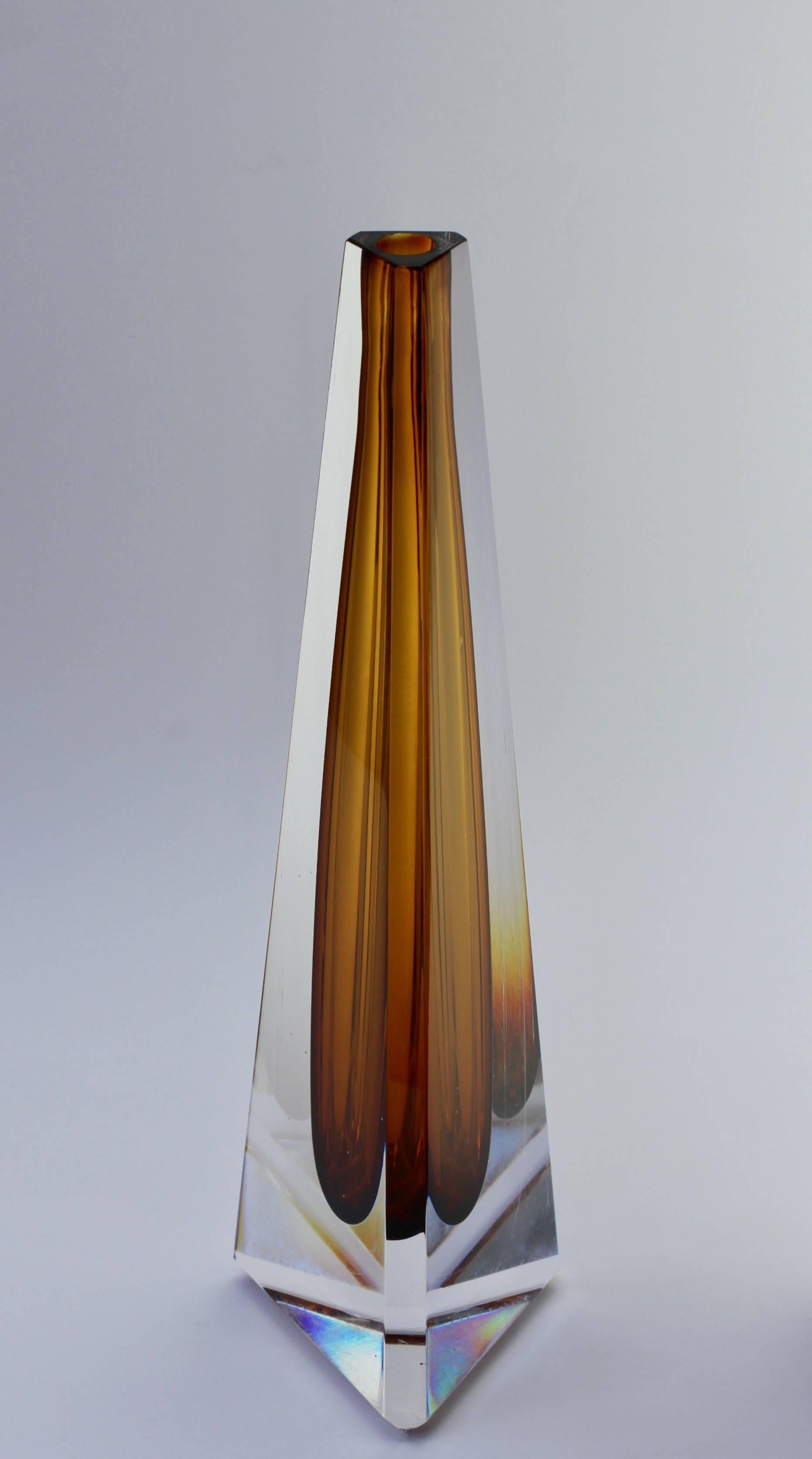 Swedish Tall 1950s Faceted Sommerso Vase Signed by Vicke Lindstrand for Kosta Glass
