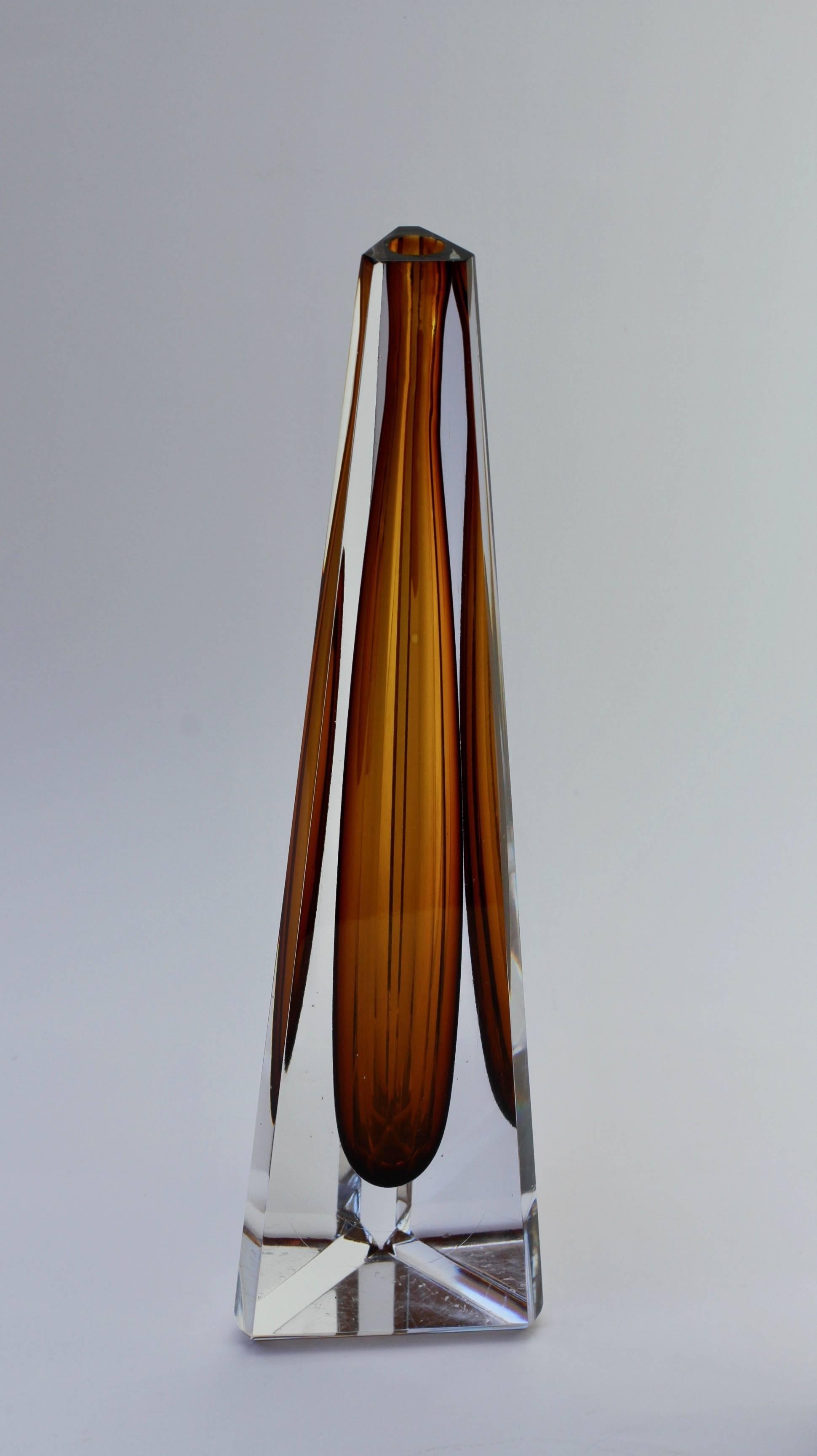 Tall 1950s Faceted Sommerso Vase Signed by Vicke Lindstrand for Kosta Glass In Excellent Condition In Landau an der Isar, Bayern
