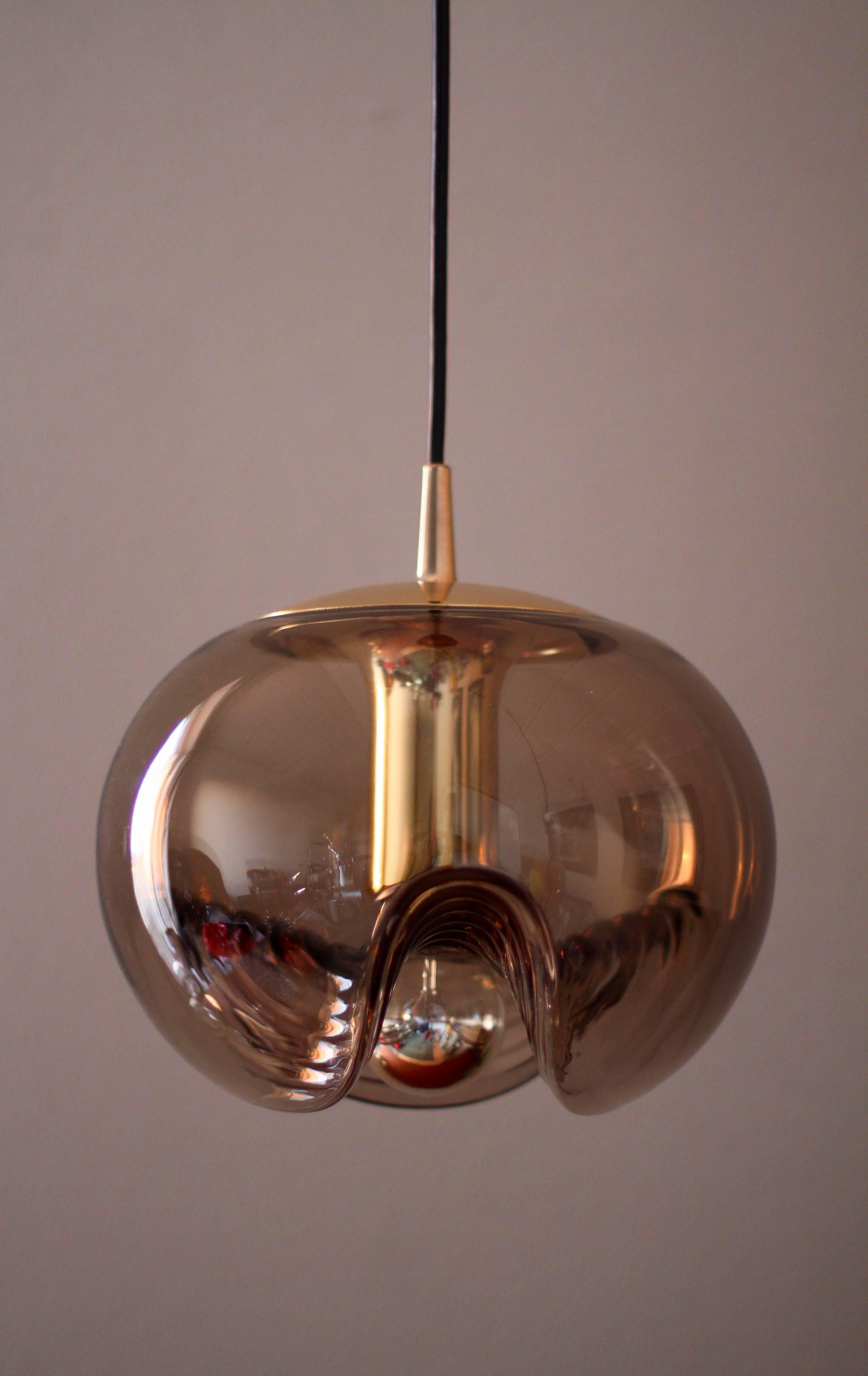 Beautiful Mid-Century design by Koch & Lowy for Peill & Putzler in the 1970s. This is an absolutely classic piece of design, featuring a smoked colored (colored) glass globe shade with a waved / ribbed moulded bubble form - casting a