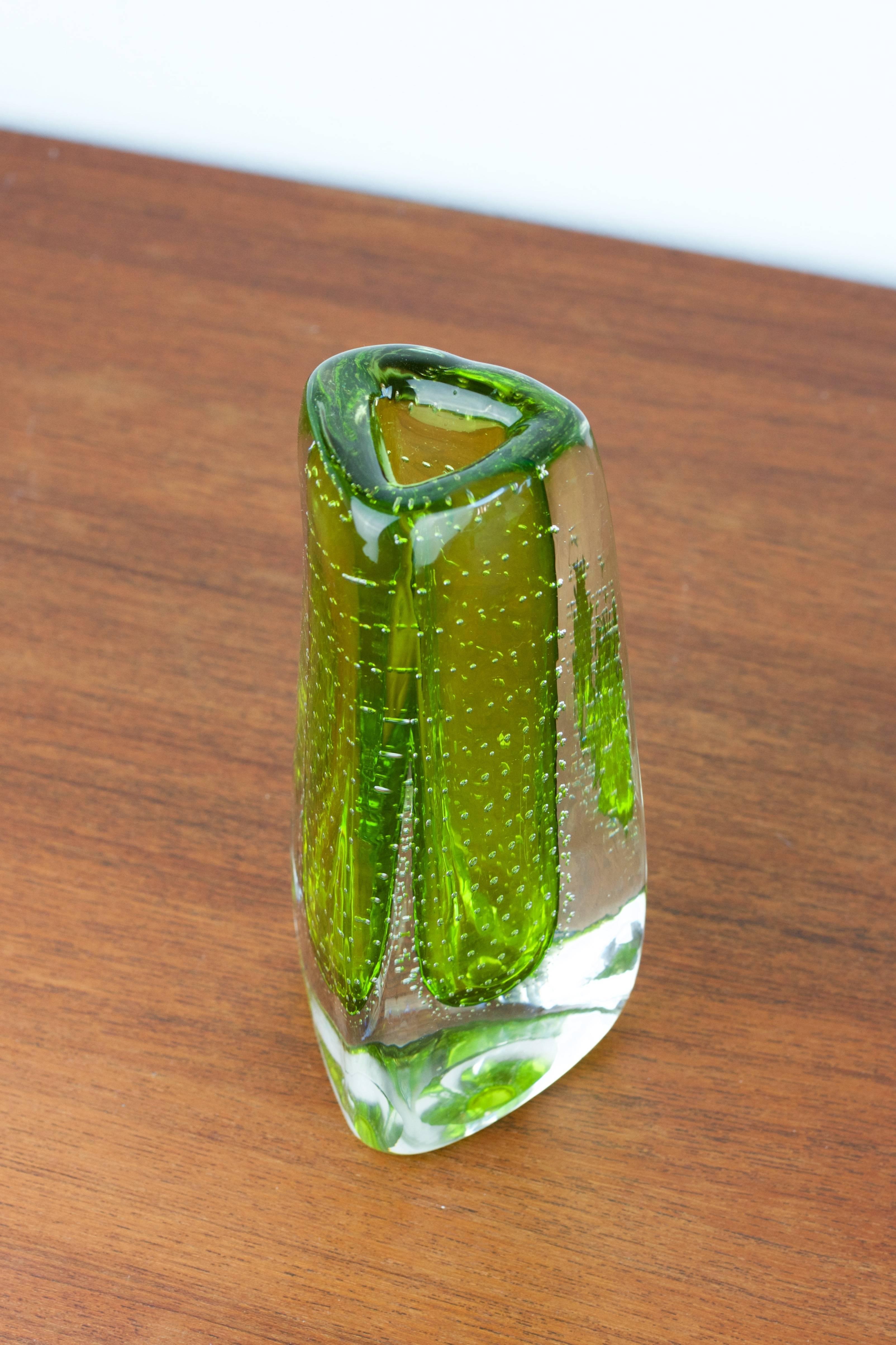 Large and Heavy 1970s German Emerald Green Bubble Ice Glass Vase, Theresienthal In Excellent Condition In Landau an der Isar, Bayern