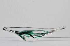 Piatto vintage in vetro verde e nero di Max Verboeket per Maastricht Glass, 1958 circa