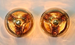 Peill & Putzler Paire d'appliques biomorphes en laiton et verre fumé des années 1970