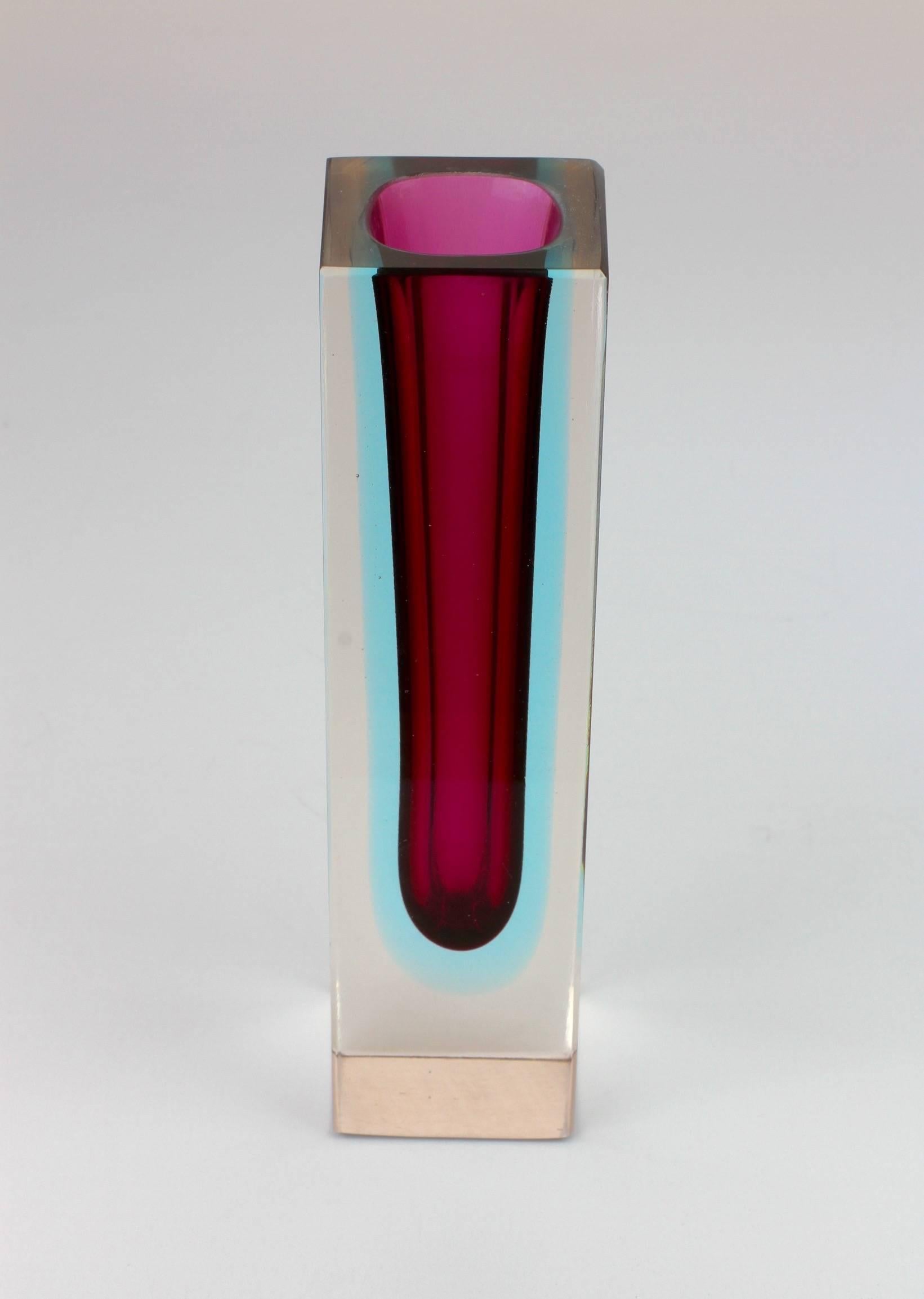 Gorgeous Mid-Century Italian Murano faceted colored / coloured glass vase attributed to Mandruzatto, circa 1960. An absolutely lovely color combination of deep purple to light blue to light pink 'Sommerso' or 'Submerged' glass technique.