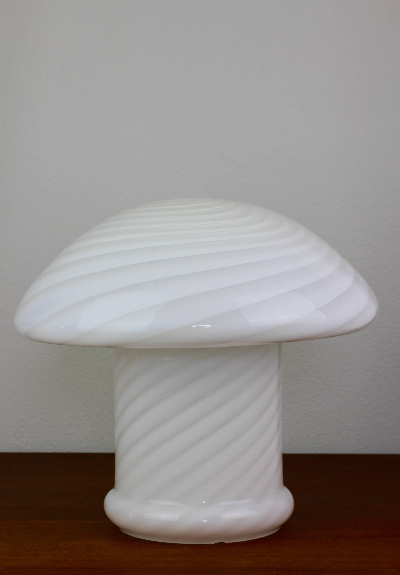 Mid-Century Modern 1970s Italian Mushroom Shaped Table Lamp or Light Murano Glass by Vetri d'Arte
