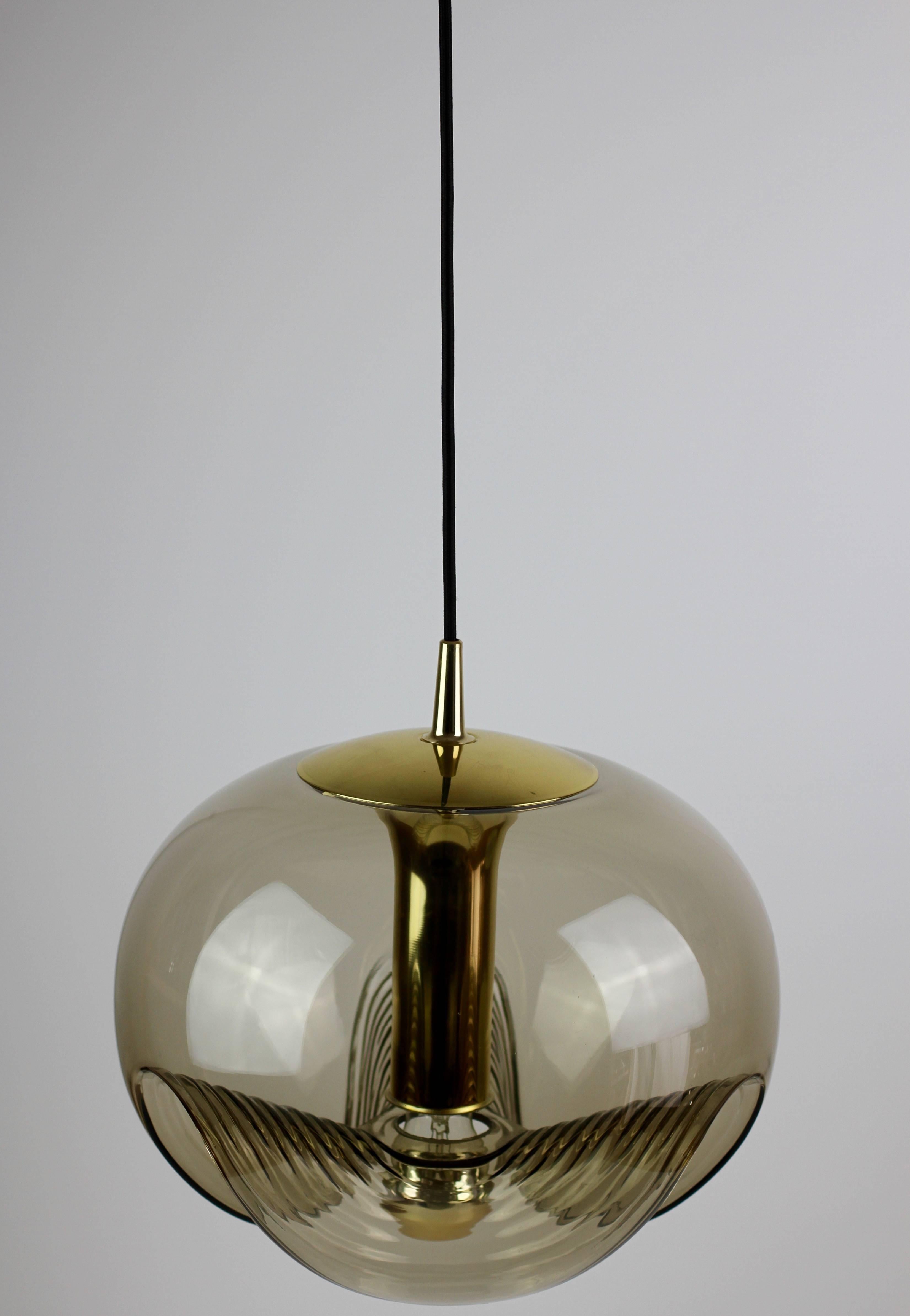 Beautiful midcentury design by Koch & Lowy for Peill & Putzler in the 1970s. This is an absolutely classic piece of design, featuring a smoked colored (colored) glass globe shade with a waved/ribbed moulded bubble form, casting a beautiful