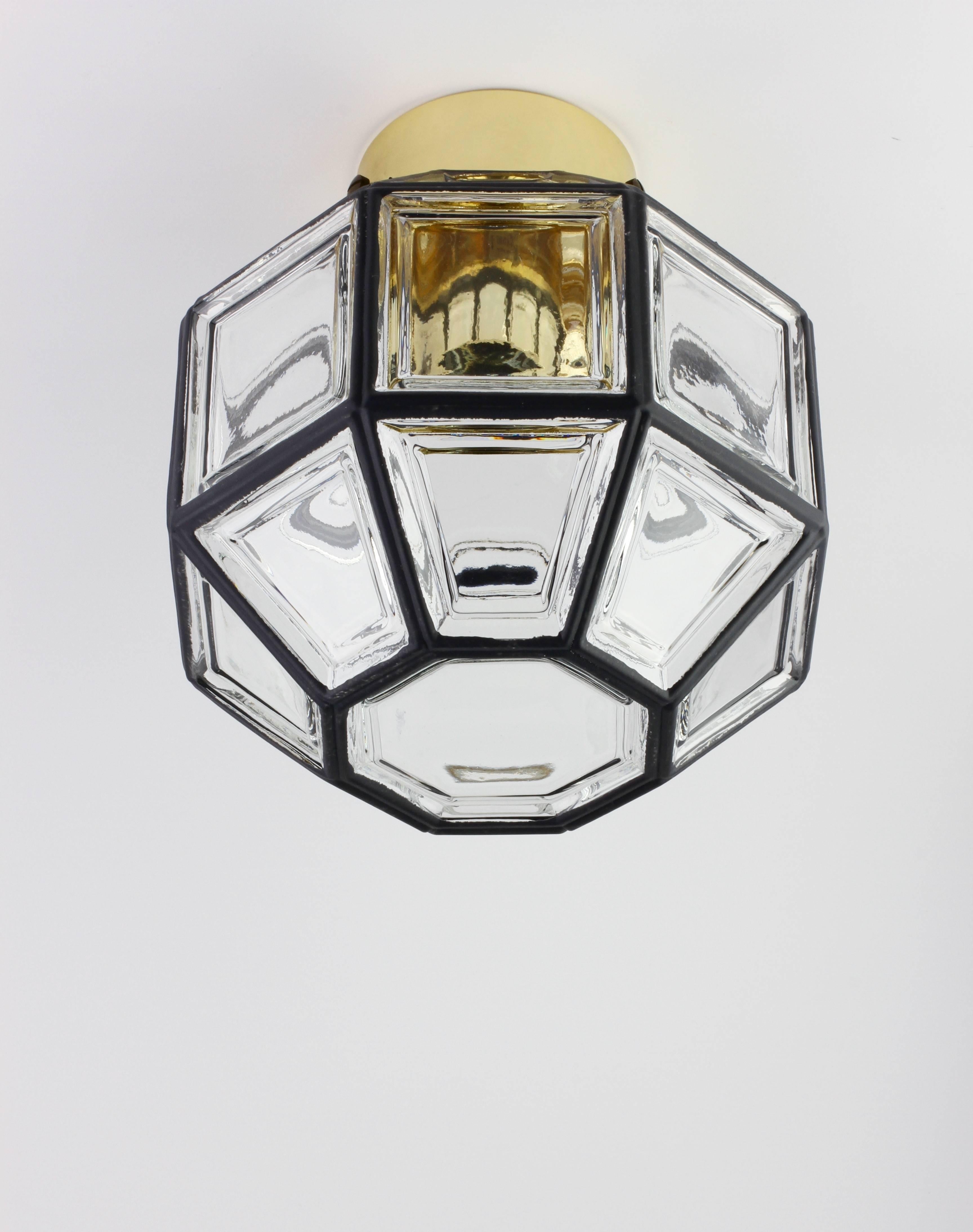 Einer der  Fünf Lights aus Eisen, Klarglas und Messing von Limburg, um 1965 (Moderne der Mitte des Jahrhunderts) im Angebot