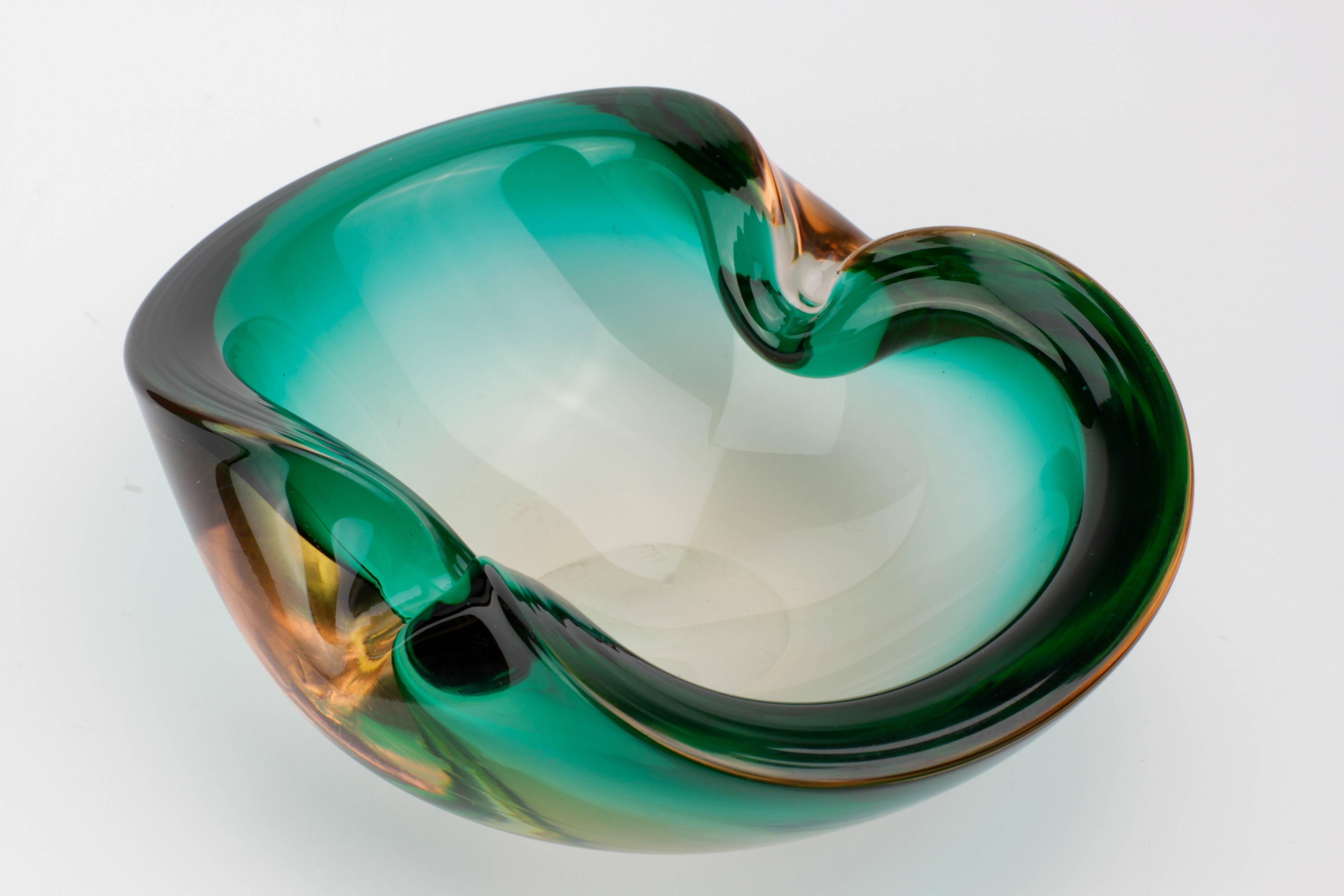 A beautiful Murano glass bowl attributed to Flavio Poli for Seguso d'Arte, circa 1960. Beautifully understated and elegantly simple Amber and emerald green 'Sommerso' glass, resulting is a simply mesmerizing piece of Mid-Century Italian art