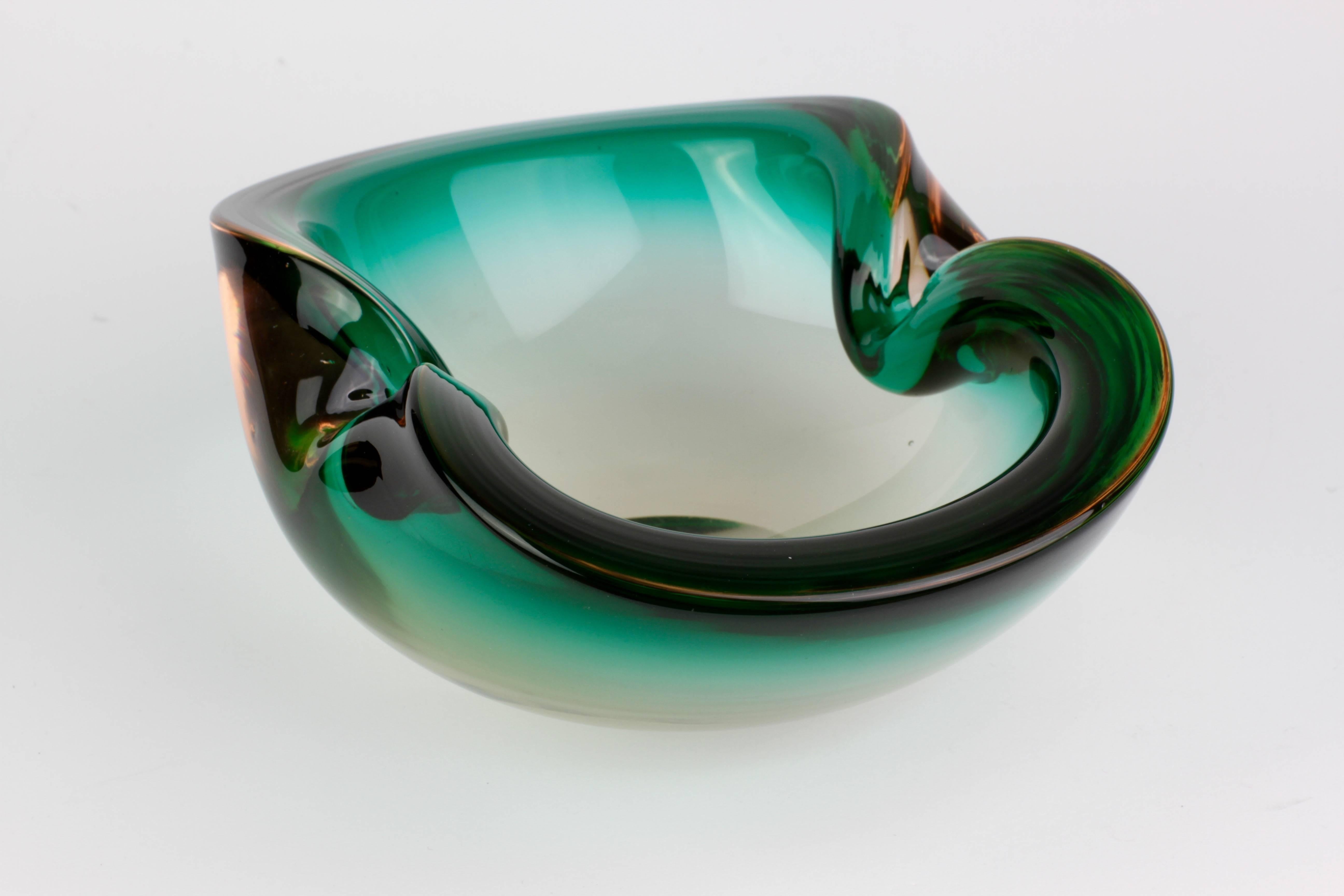 Mid-Century Modern Green Murano Glass Bowl Attributed to Flavio Poli for Seguso d'Arte, circa 1960
