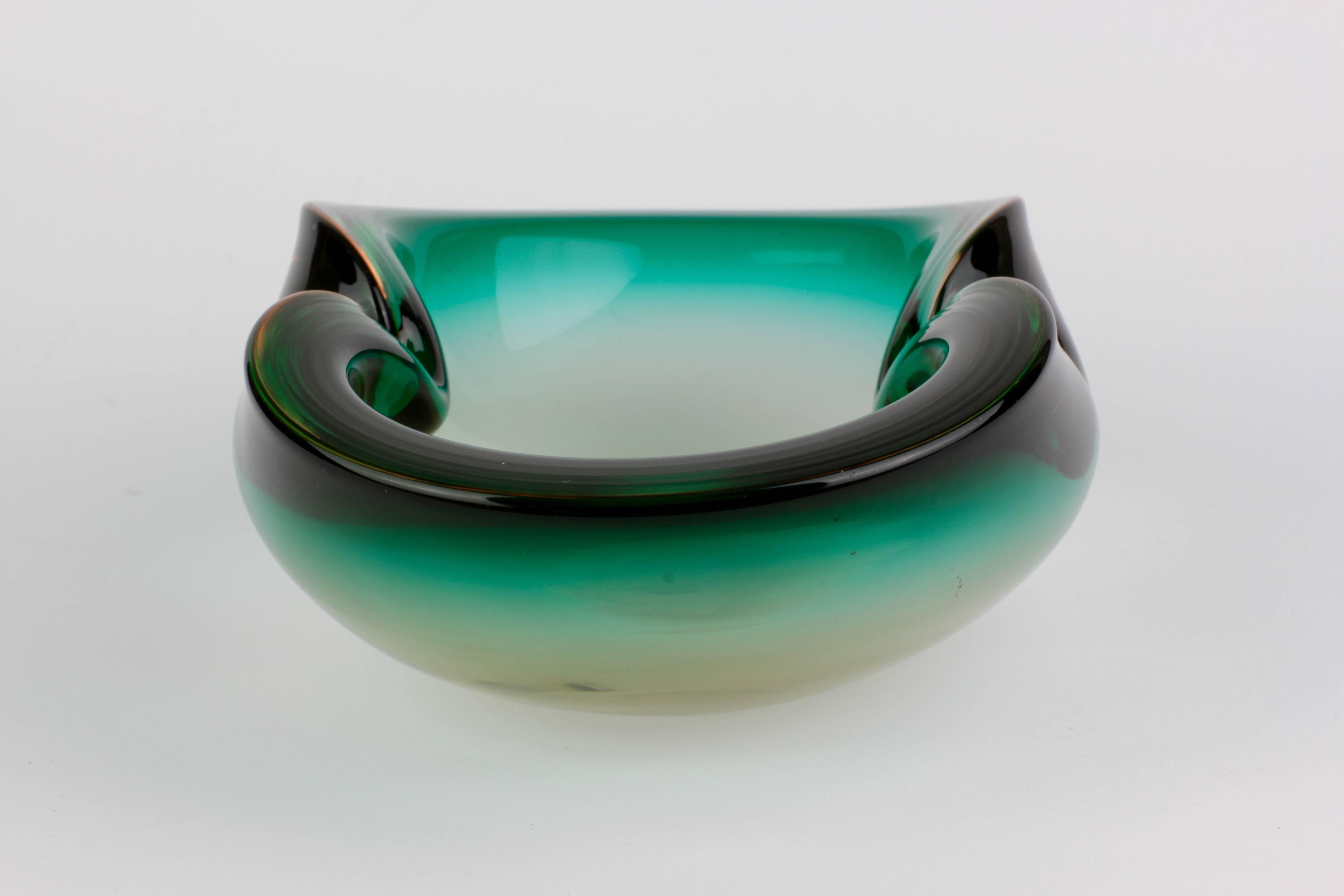 Green Murano Glass Bowl Attributed to Flavio Poli for Seguso d'Arte, circa 1960 In Excellent Condition In Landau an der Isar, Bayern