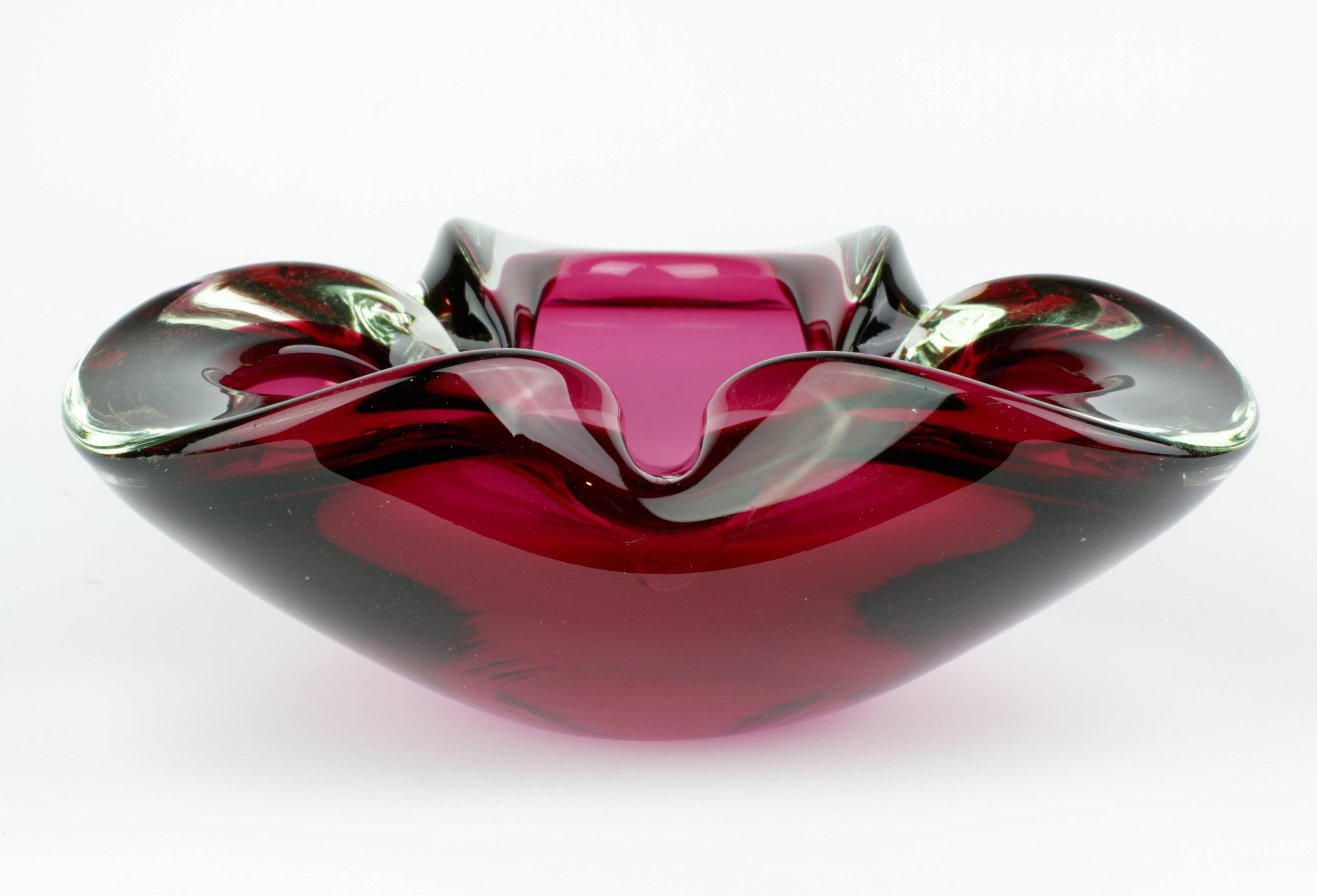 20th Century Pink Biomorphic Triangular Murano Glass Bowl or Ashtray Attributed to Cenedese