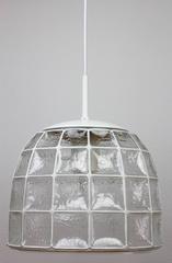 Ein Paar Wabenförmige Glockenanhänger aus weißem Eisen und Glas aus den 1960er Jahren von Limburg