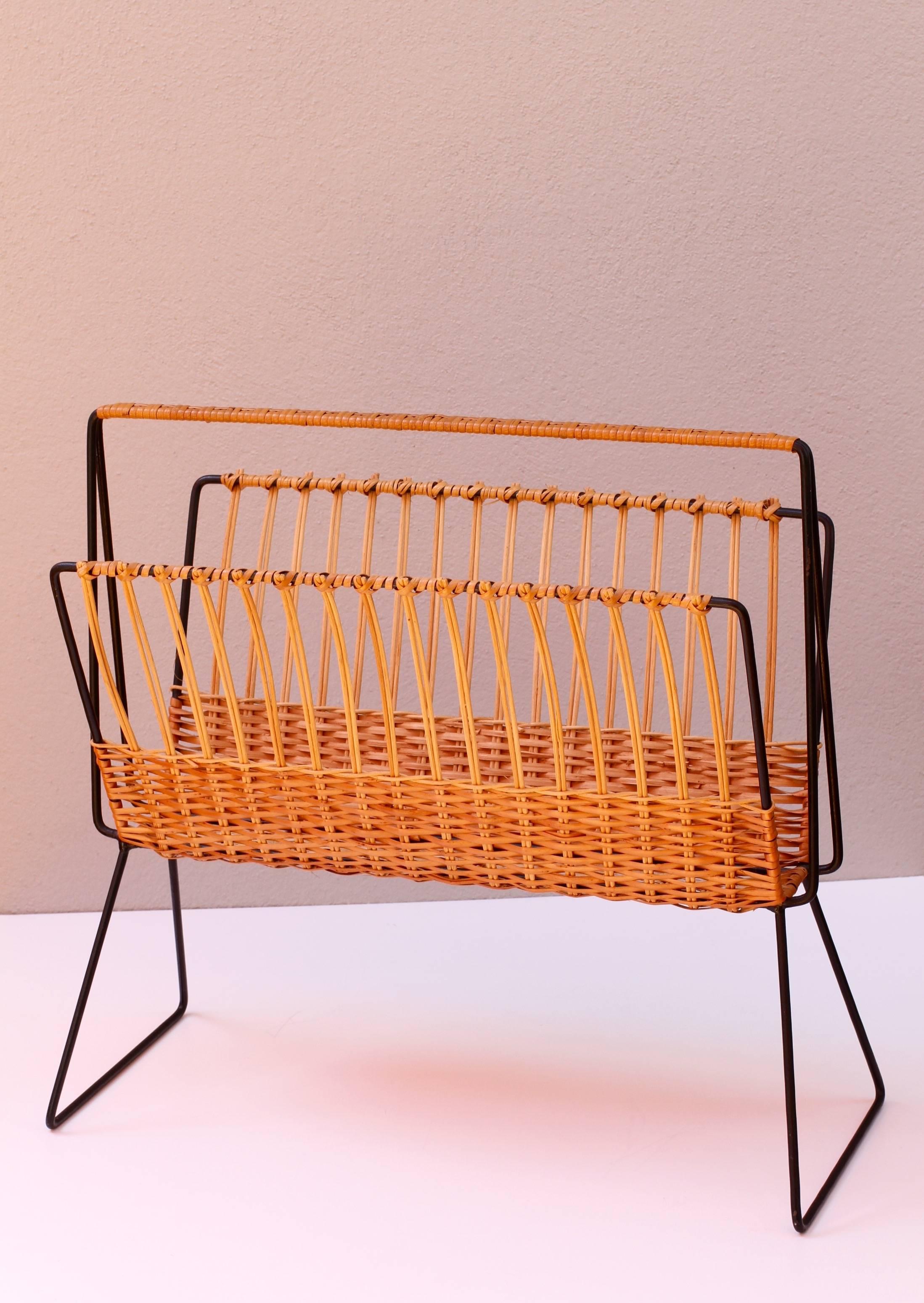Dutch Large Mid-Century Modernist Wicker Magazine Rack Stand Attributed to Carl Auböck