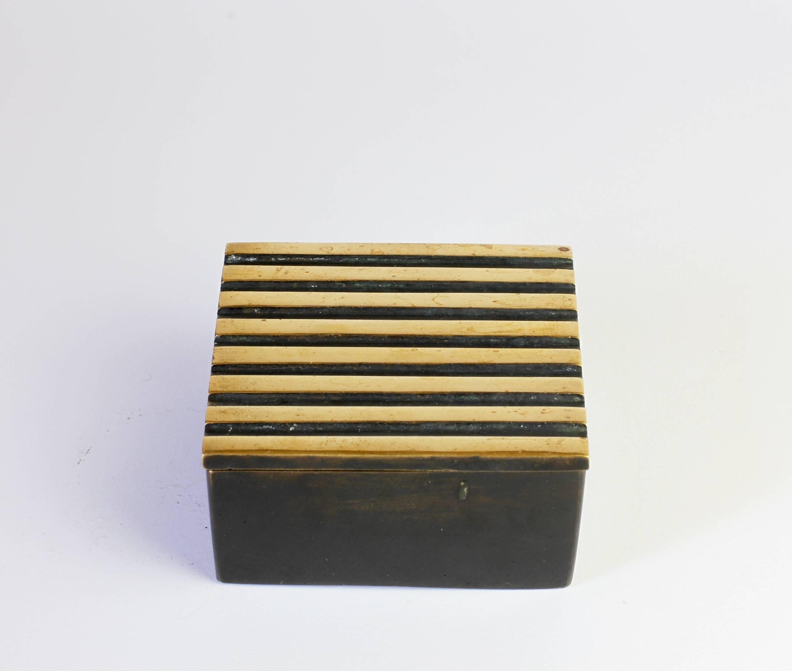 Rarísima caja o lata de cigarrillos austriaca firmada por Walter Bosse, hacia 1951 Pulido en venta