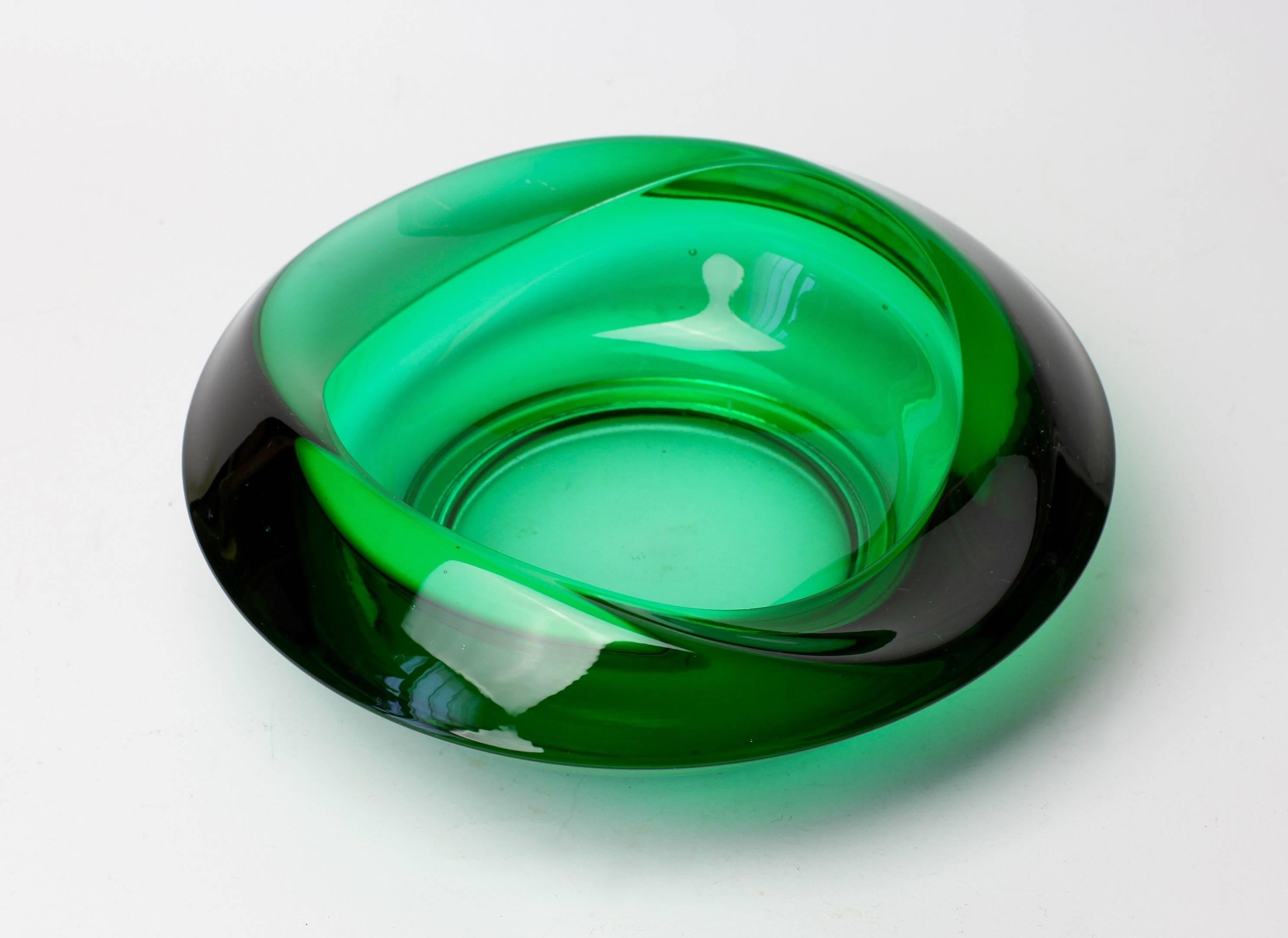 Sklo Union Czechoslovakian green pressed glass bowl designed by Rudolf Jurnikl for Rosice Glassworks in 1962. Captured in this wonderful deep emerald green glass and curved form giving the piece a contemporary Art Deco style and 'feel'.

This is