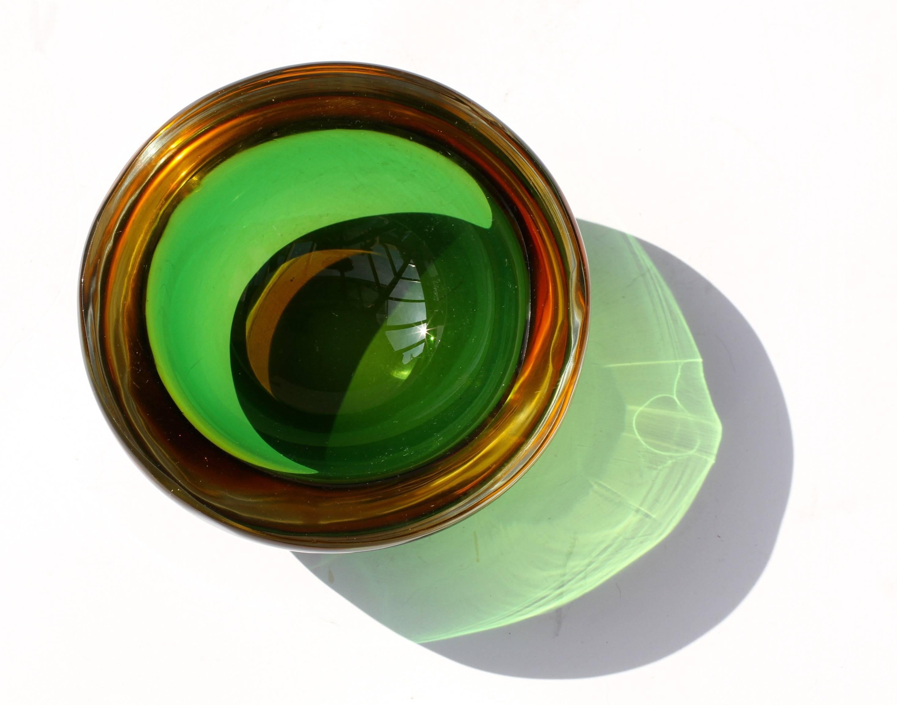Mid-Century Modern Vintage Green & Amber Murano 'Sommerso' Art Glass Bowl Attributed to Flavio Poli