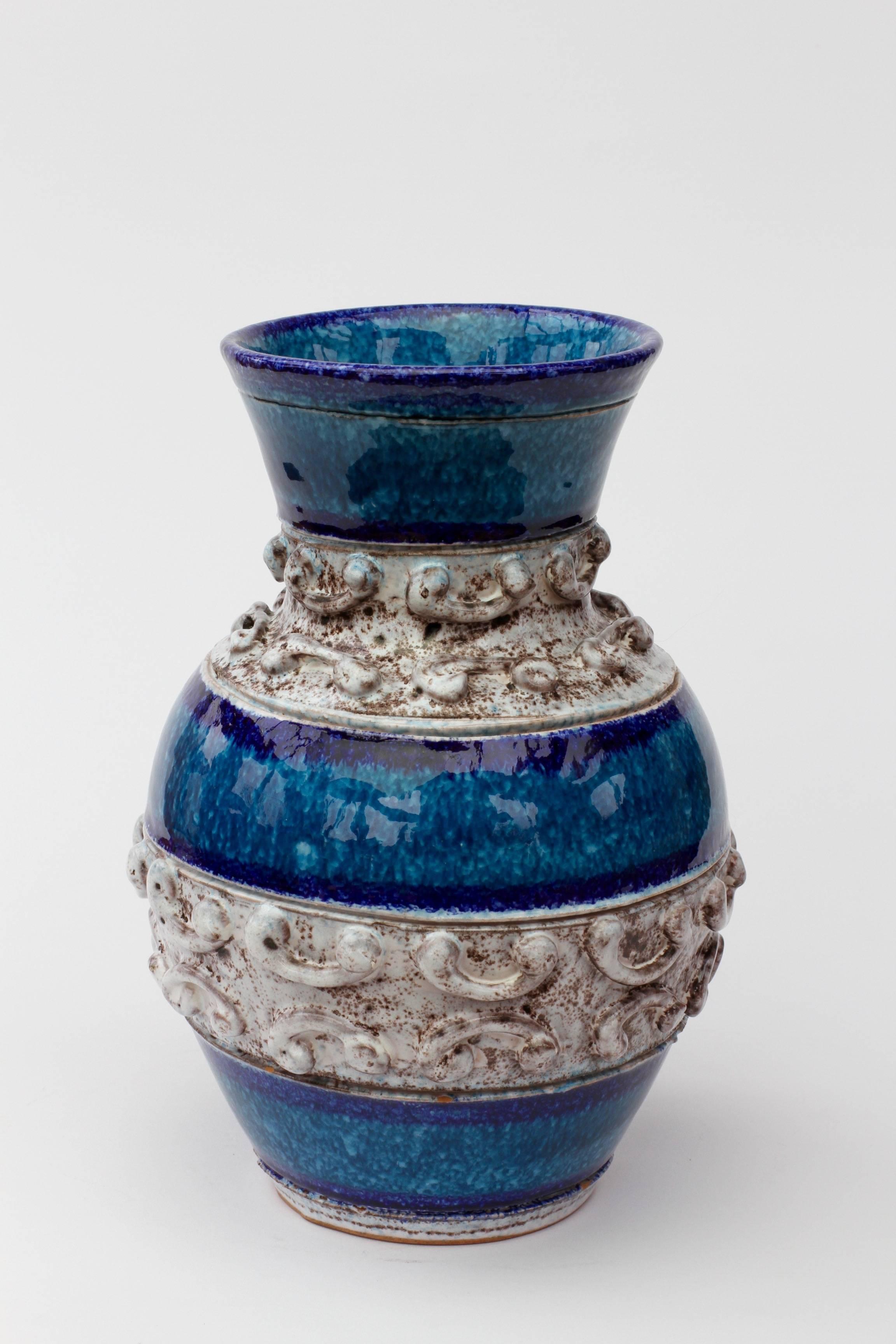 Beautifully detailed vase in vibrant blue with textured off-white accents by Fratelli Fanciullacci, Italy, circa 1960s.
     