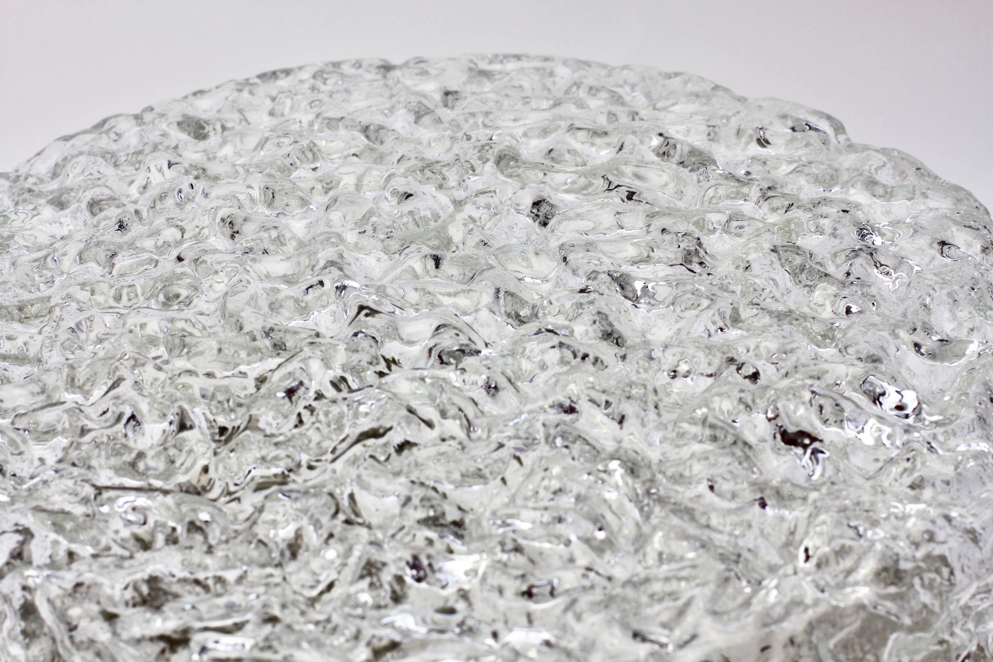 Tedesco Limburg 1970s Vintage Textured Ice Glass Flush Mount Lampada da parete o da soffitto in vendita