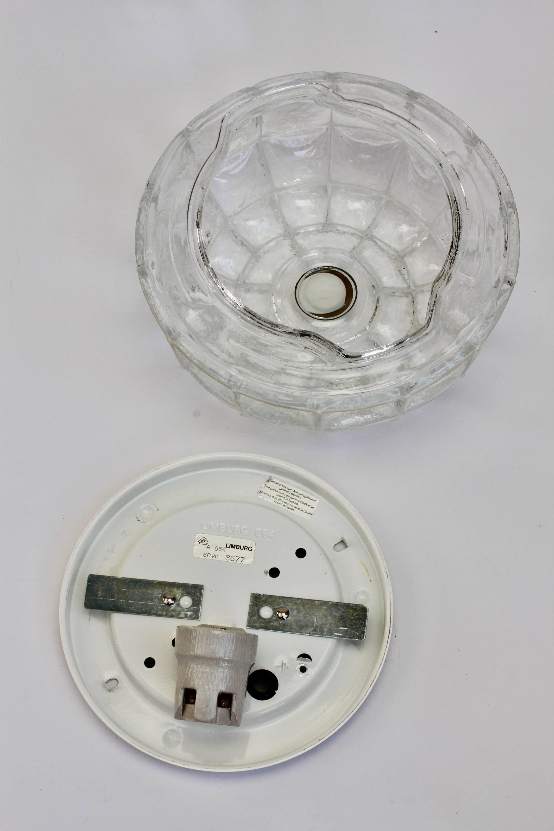 Vintage 1960s White Iron and Glass Honeycomb Domed Wall Light or Lamp by Limburg In Excellent Condition In Landau an der Isar, Bayern