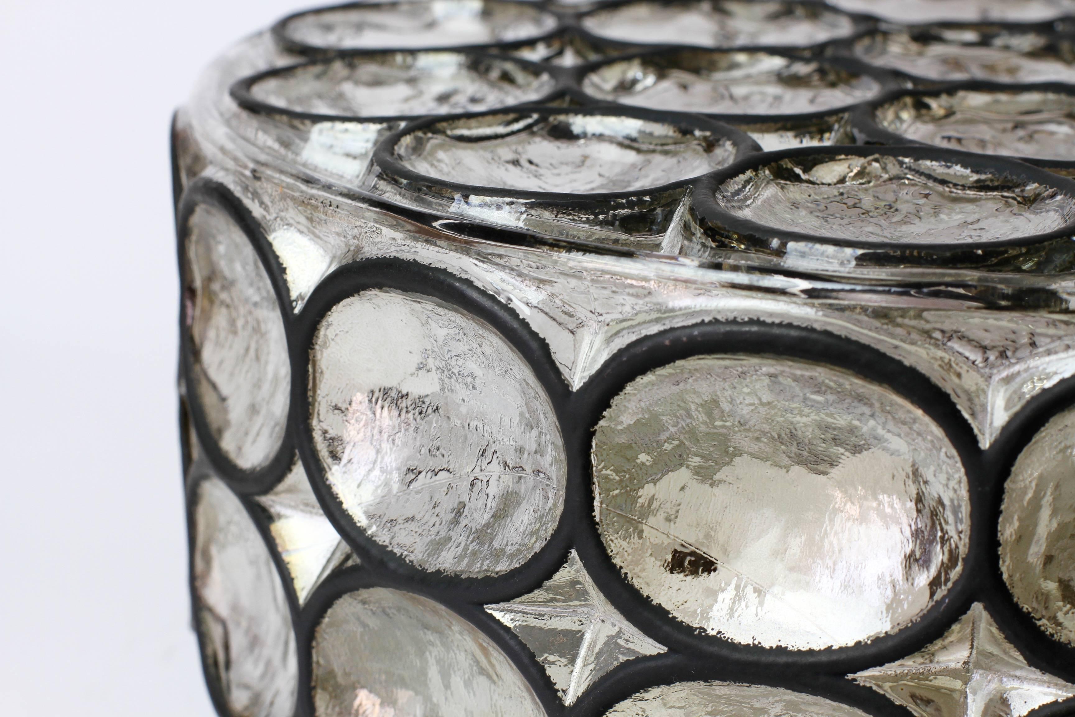 Grandes lampes ou appliques circulaires encastrées en verre et anneaux en fer Limburg des années 1960 en vente 1