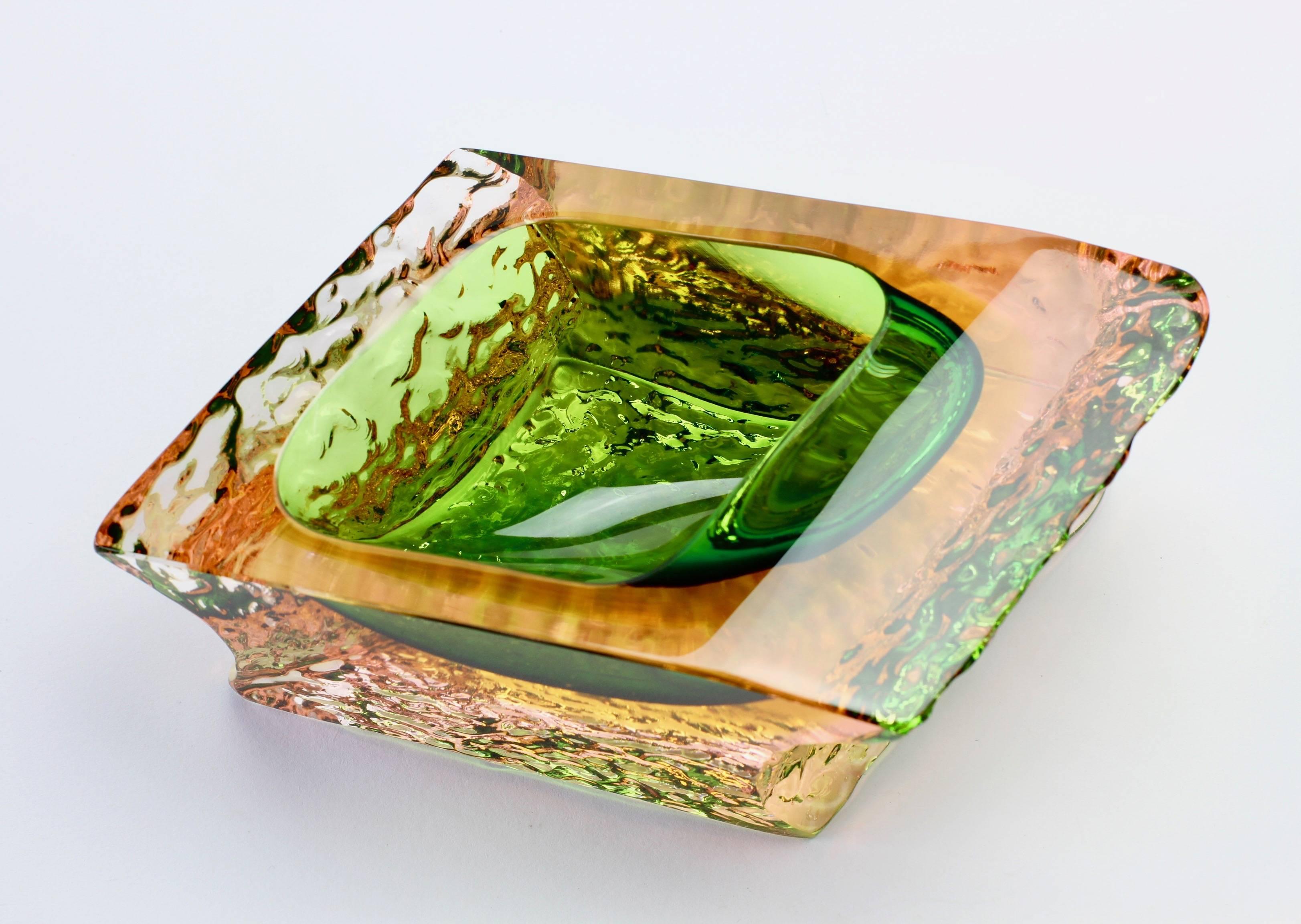 A beautiful midcentury textured Murano art glass bowl or ashtray attributed to Mandruzzato, circa 1970s.
Rare color (color) combination of light pink over yellow over emerald green - the textured 'Sommerso' ice glass looks simply stunning.