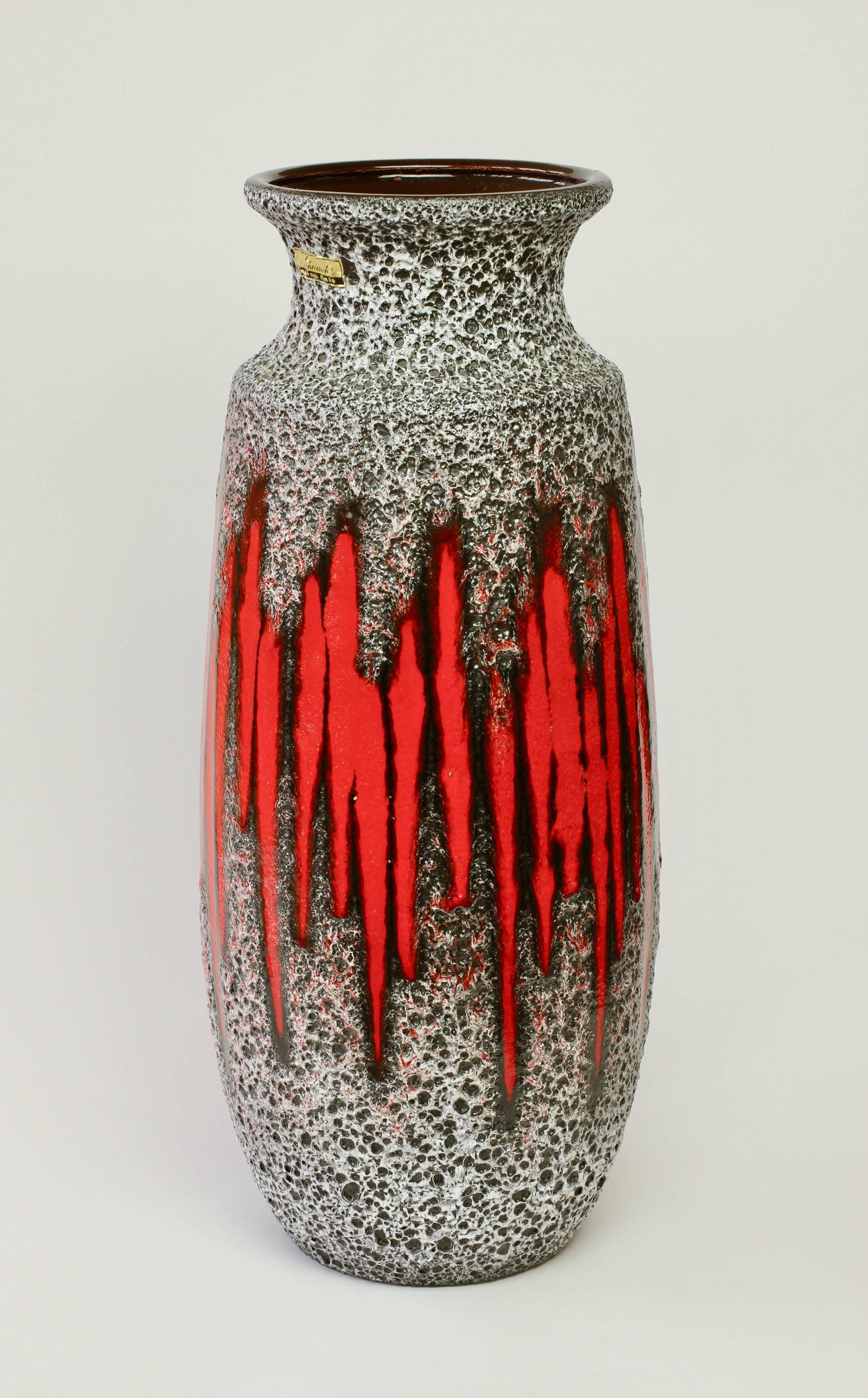 Hohe Mitte des Jahrhunderts Westdeutsche Keramik Rot gestreifte Vase Lava Glasur von Scheurich (Moderne der Mitte des Jahrhunderts)