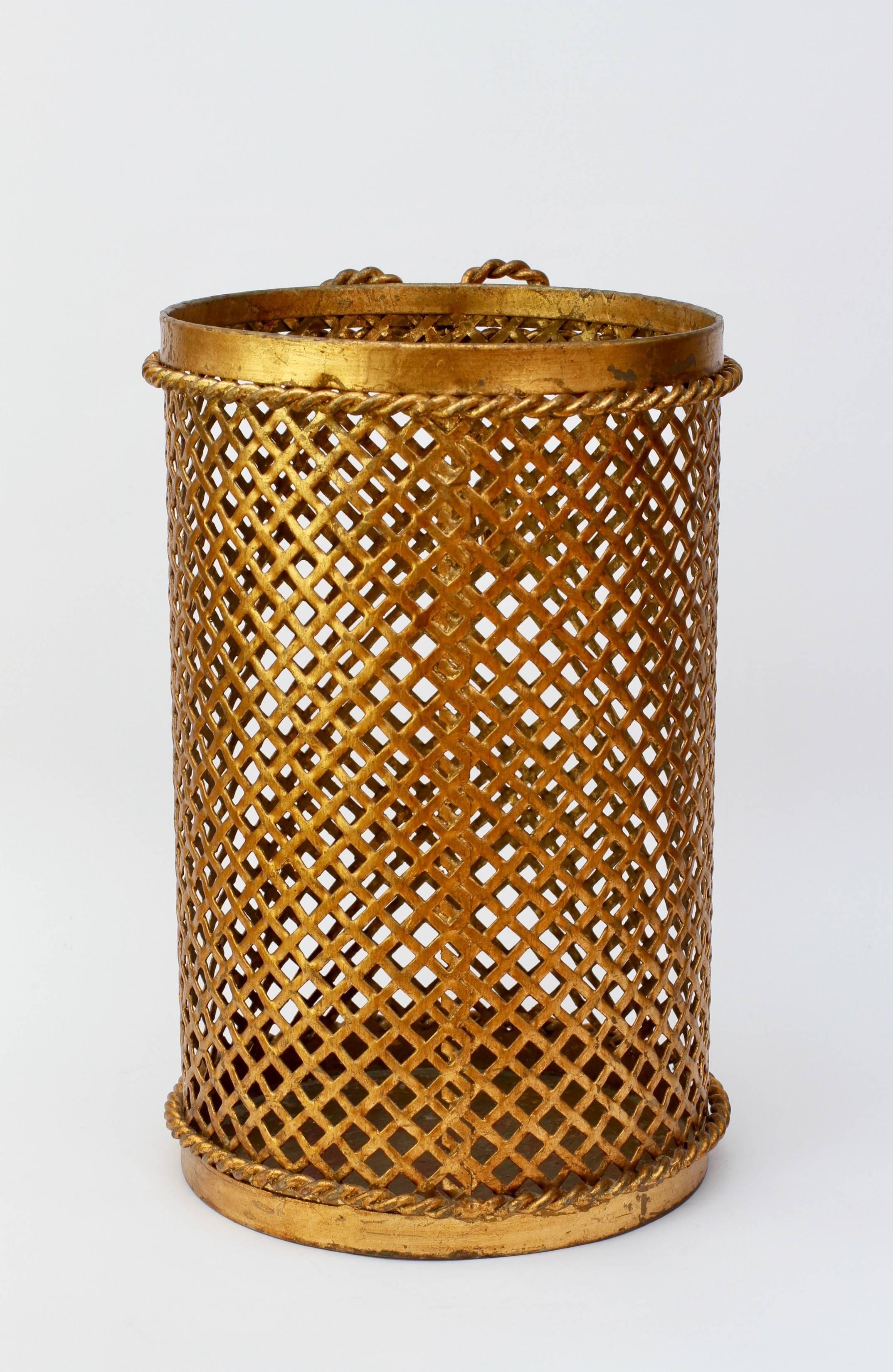 Mid-Century 1950s Hollywood Regency Italian Gold Gilded Waste Paper Basket In Good Condition In Landau an der Isar, Bayern