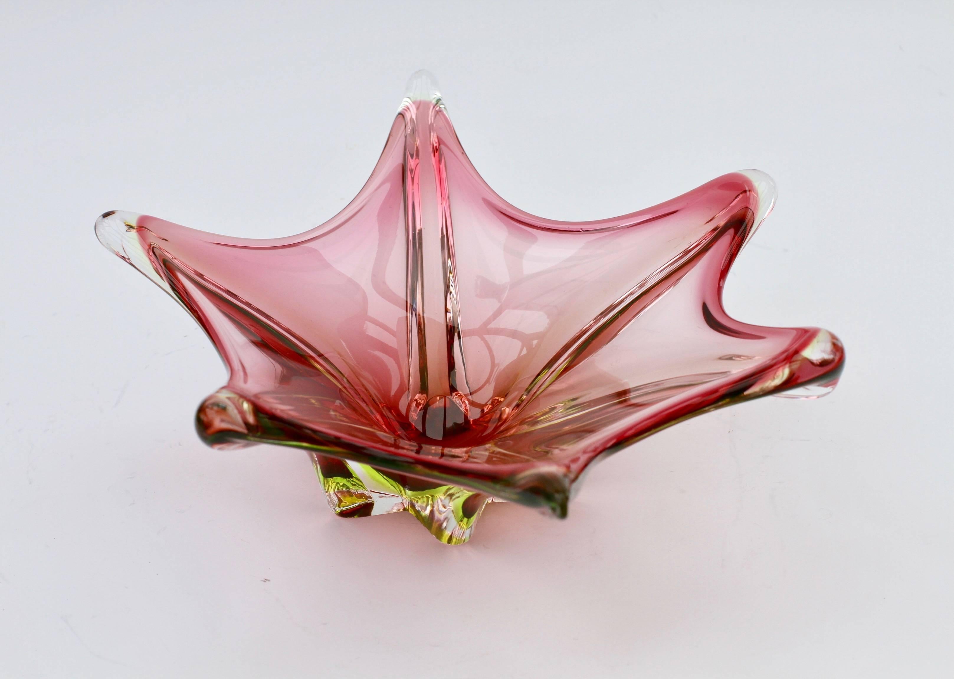 20th Century Vintage Mid-Century 'Webbed' Murano Pink and Green Sommerso Glass Bowl c. 1950s