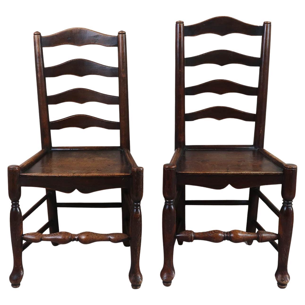 Cerca de Pareja de sillas antiguas con respaldo de escalera del País de Gales. C.1800 en venta