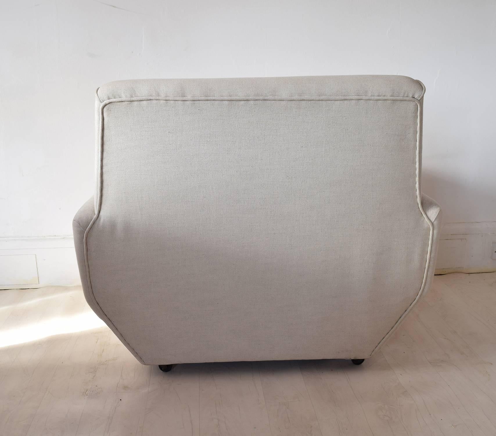 Mid-Century Modern Pair of Geometric Cream Linen Upholstered Mid Century Lounge Chairs. 