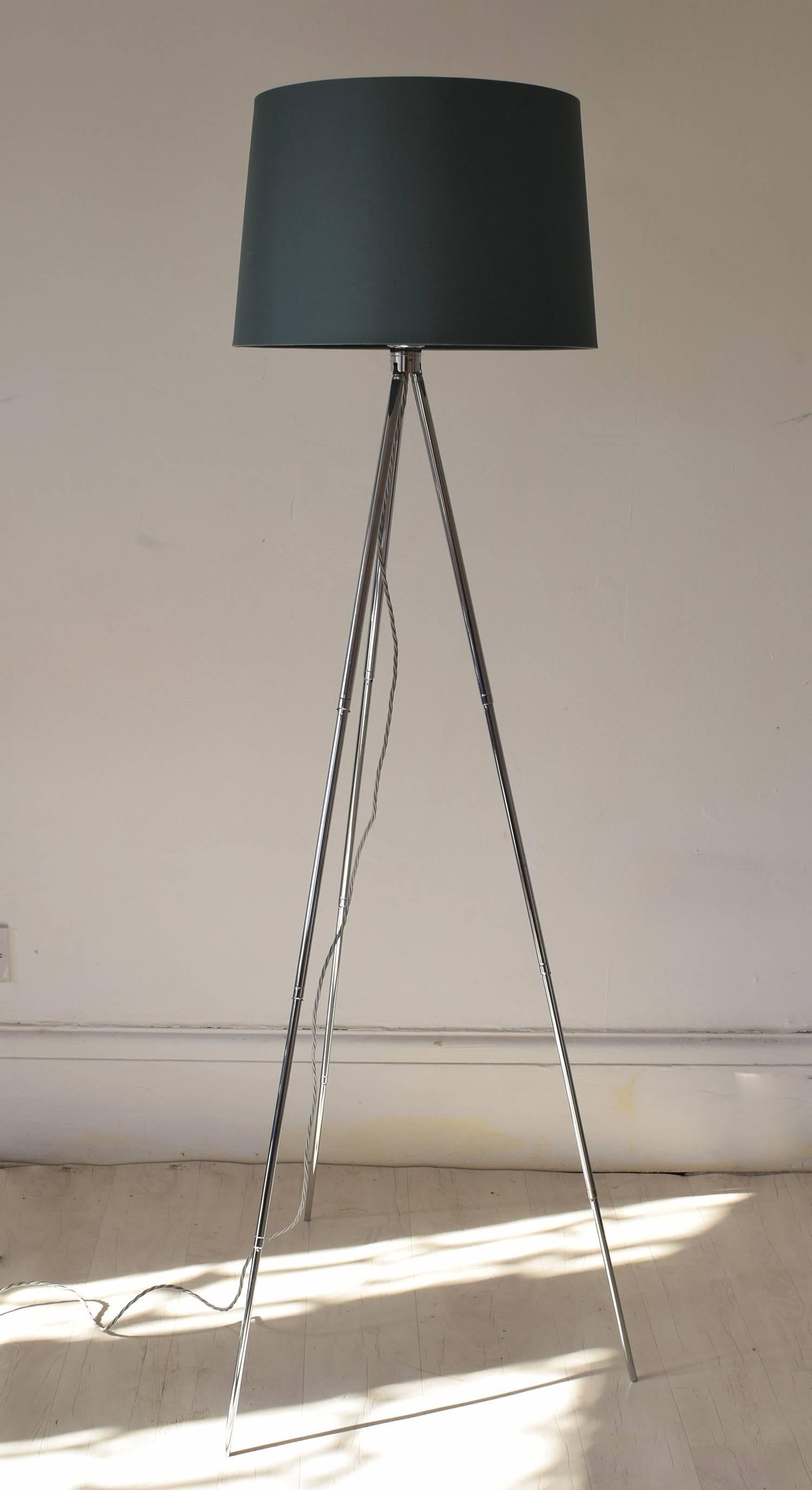 
Originally a camera tripod from 1940s.

The piece has been chrome-plated and converted to a light fitting.

The legs are adjustable so you can change the height.

The height measurement I give below relates to the position in the