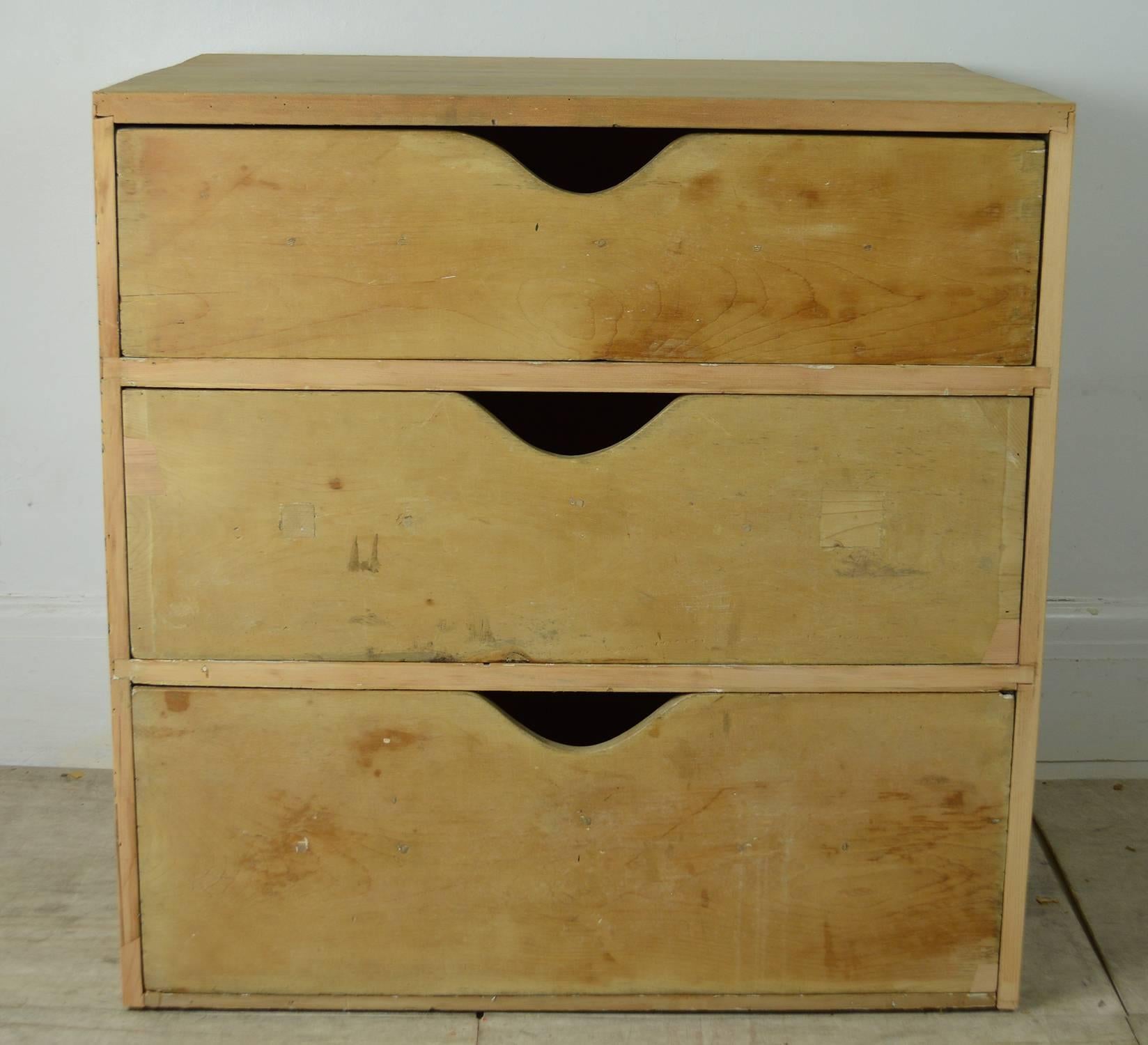 
A very elegant pine chest of drawers. The ultimate in simple lines and understated.

Lovely color. Clean interior.

There are a few areas of old restoration / patches most notably on the middle drawer.

It works quite nicely with a plan chest I