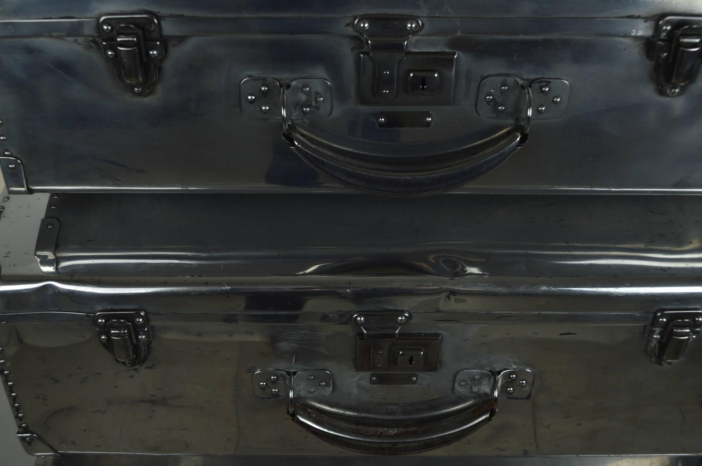 English Stack of Vintage Polished Aluminium Suitcases By The Heston Aircraft Co, 1940s