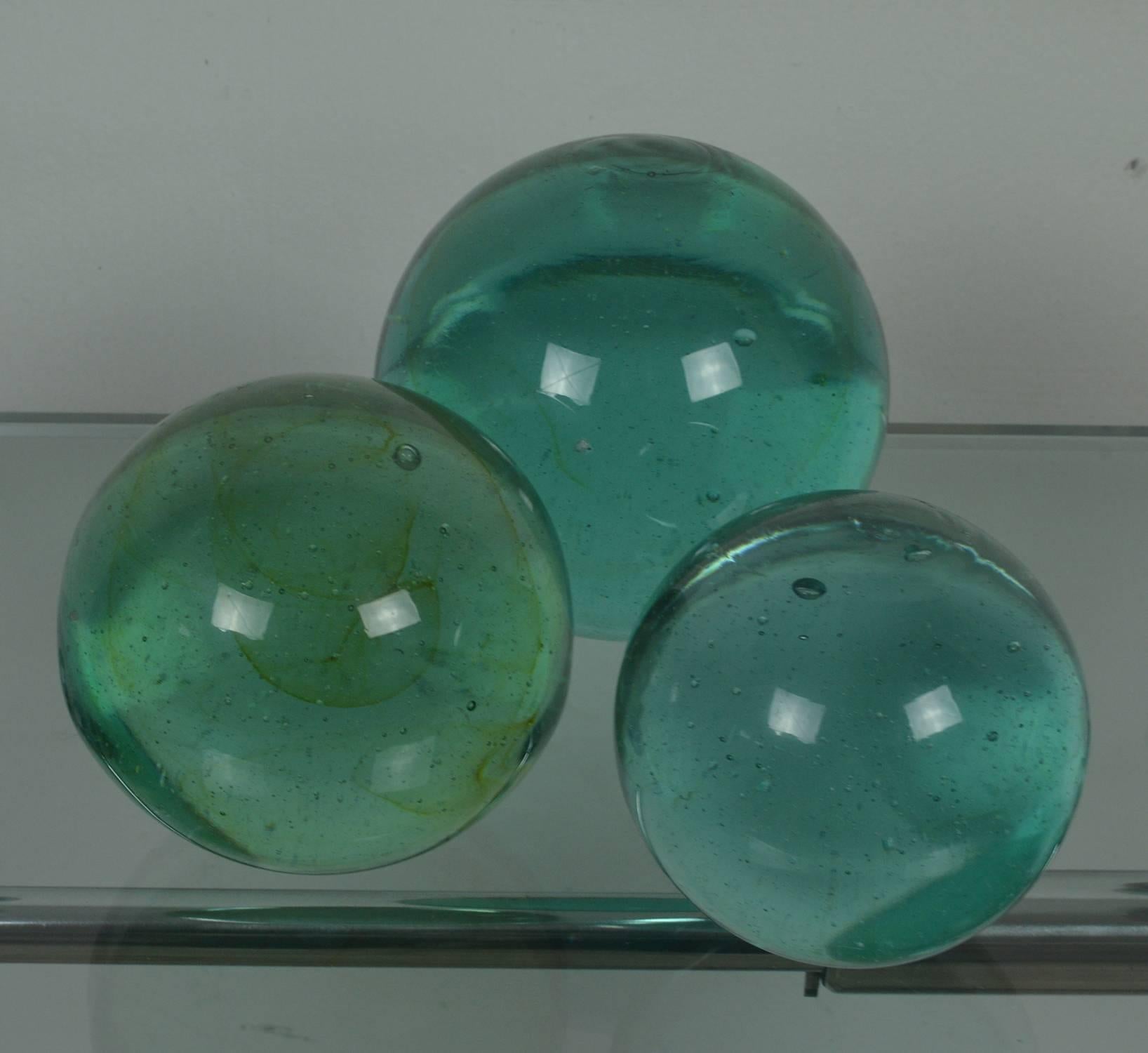 Wonderful pieces of green glass with a bubble effect interior.

Subtle differences in shades of green.

Difficult to date precisely. There are no pontil marks on the bottom. I have dated them 1980 but they could be older.

The measurement given
