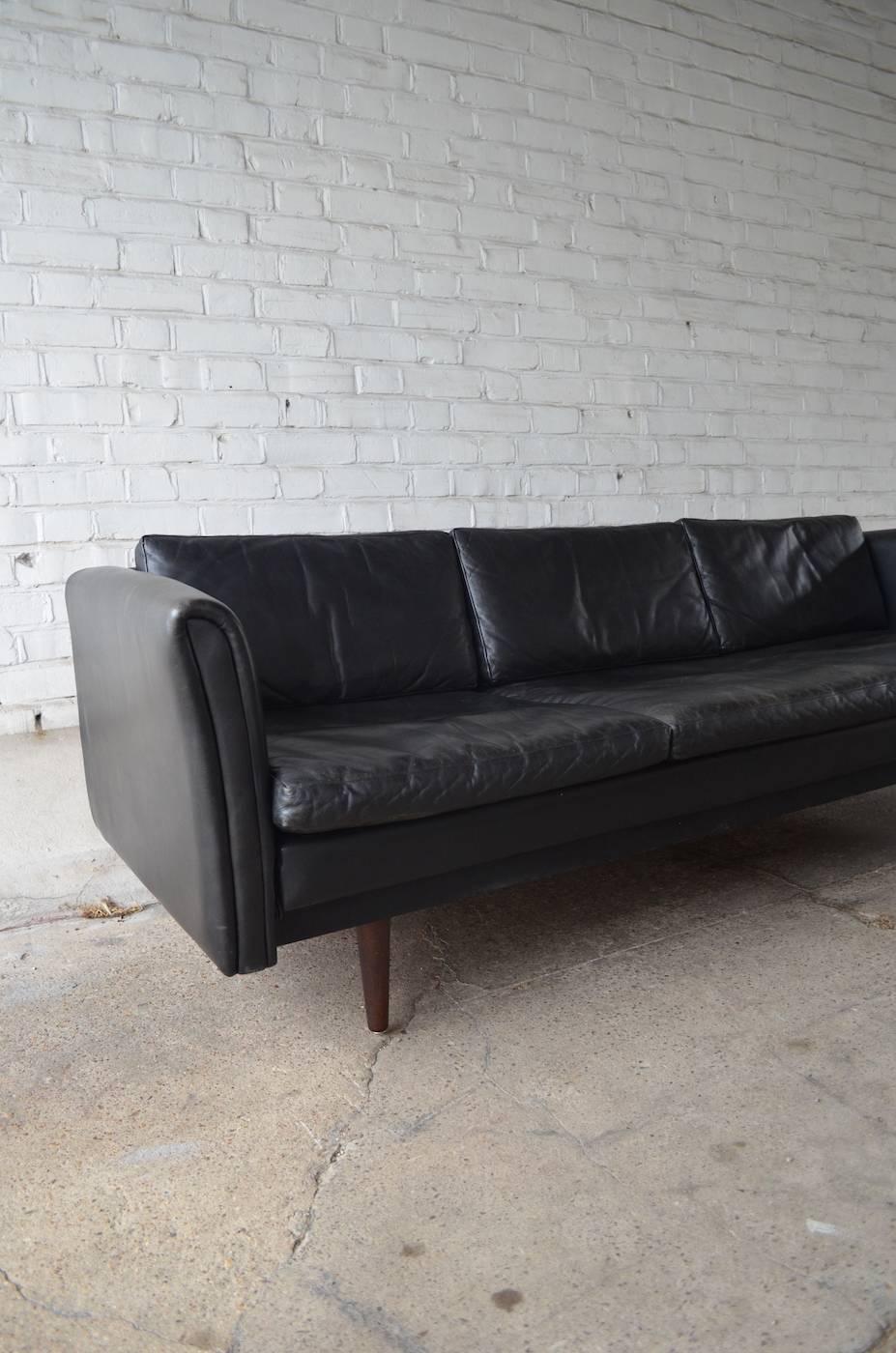 Black Leather Danish Midcentury Sofa, 1960s In Good Condition For Sale In London, Greater London