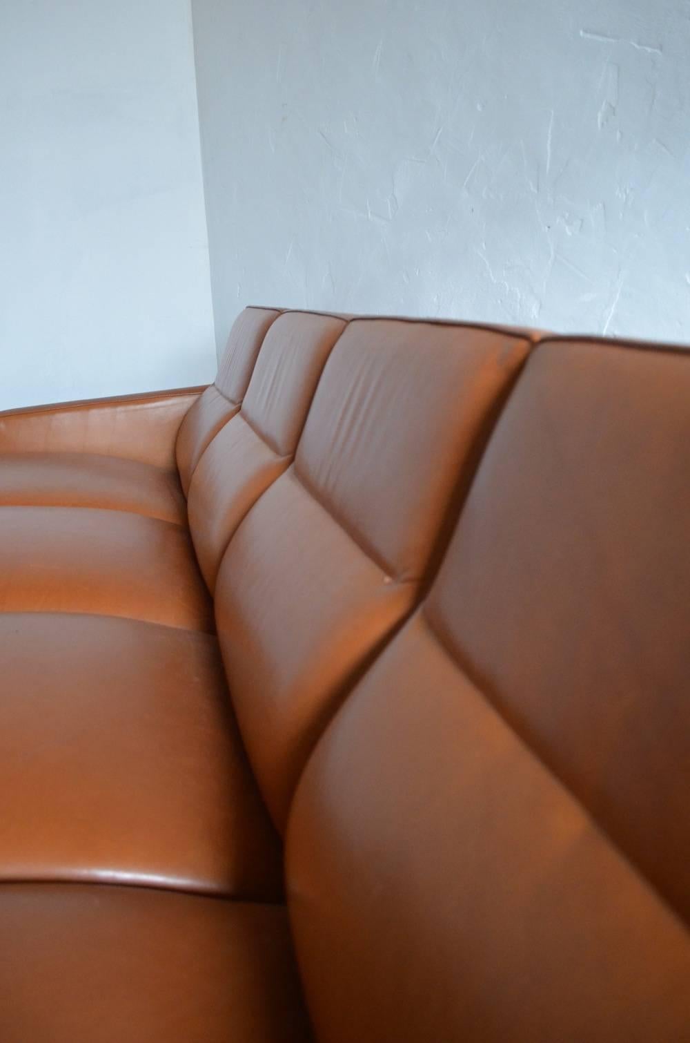 Scandinavian Modern Rare Leather Arne Jacobsen Series 3300 Four-Seat Sofa For Sale