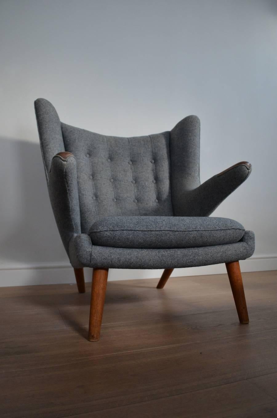 An original model AP19 'Papa Bear Chair' designed in 1951 by Hans J. Wegner for A. P. Stolen, Denmark. 

Featuring oak 'paws' and legs upholstered in grey wool fabric.

Very good condition for its age, with lovely patina to wood.

Dimensions: