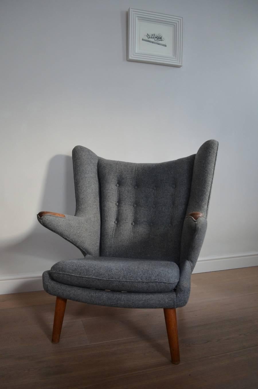 Hans J. Wegner Oak AP19 Papa Bear Chair In Excellent Condition For Sale In London, Greater London