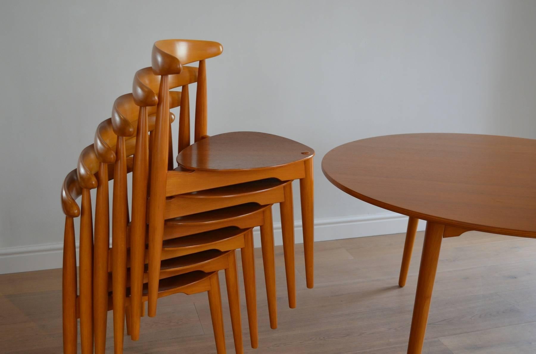 Hans Wegner for Fritz Hansen 'Heart' Dining Table and Six Chairs In Excellent Condition In London, Greater London