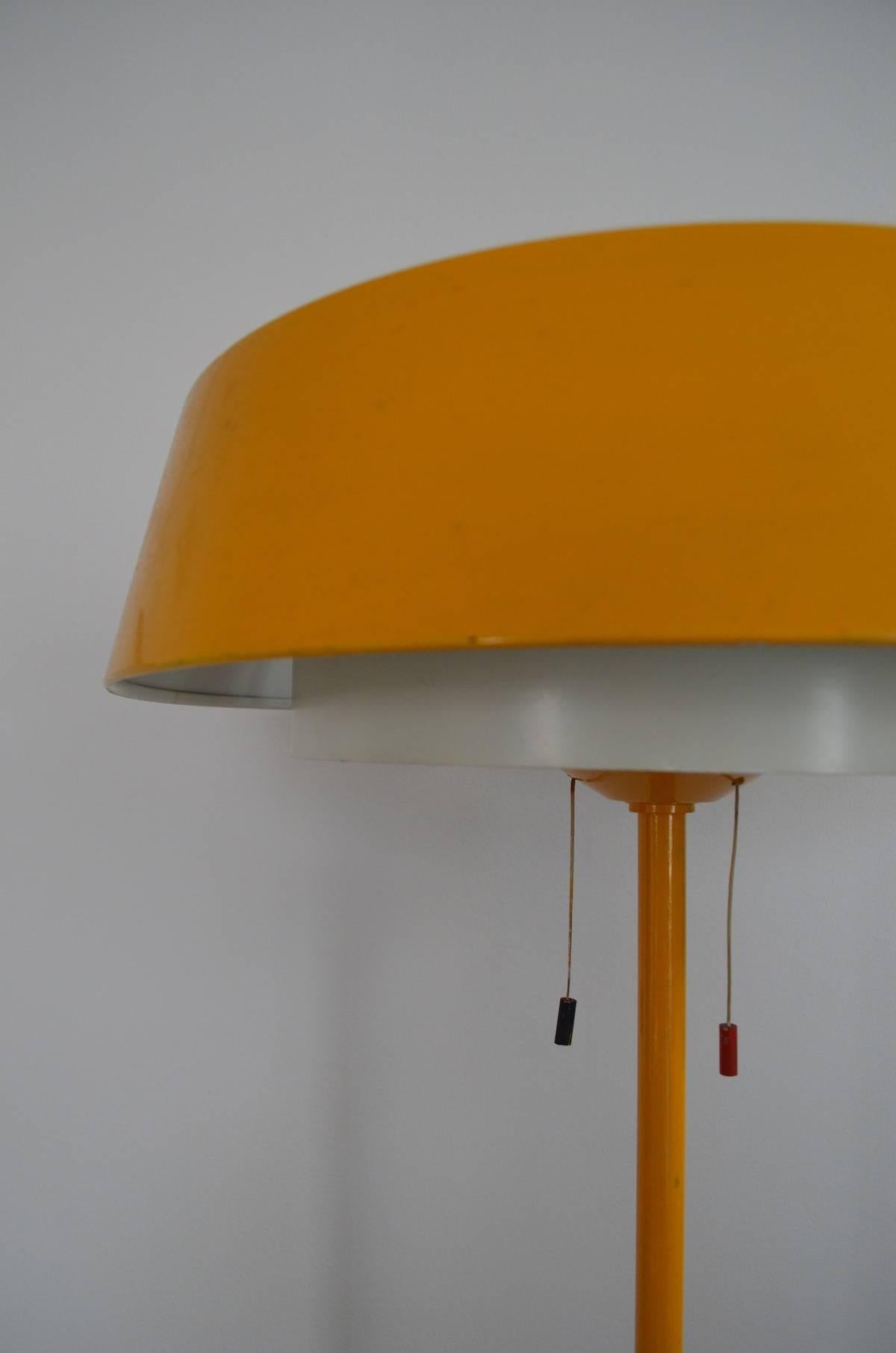 Floor lamp, designed circa 1955 by Niek Hiemstra, manufactured in the Netherlands by Evolux. This lamp is a beautiful example of the Dutch Mid-Century Industrial design.

In 1934 Niek Hiemstra and his brother in law founded the lighting firm