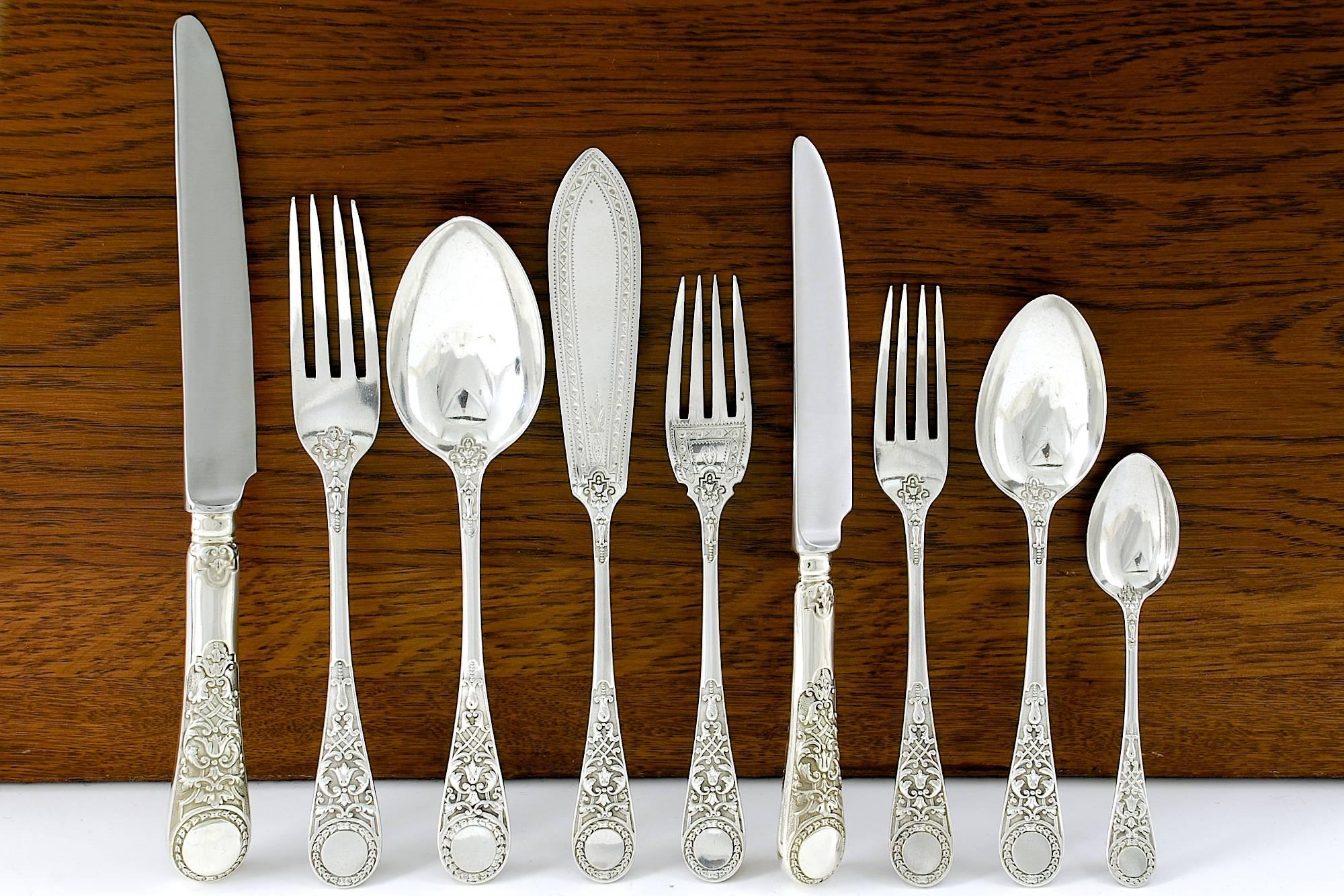 All by Martin Hall & Co Ltd, The Majority London 1877.

In a fully fitted canteen box.

Comprising:

Coffee pot, tea pot, sugar bowl, cream jug, 
tray (41cm by 29cm).

12 table knives (modern).
12 table forks.
12 table spoons.
12 dessert