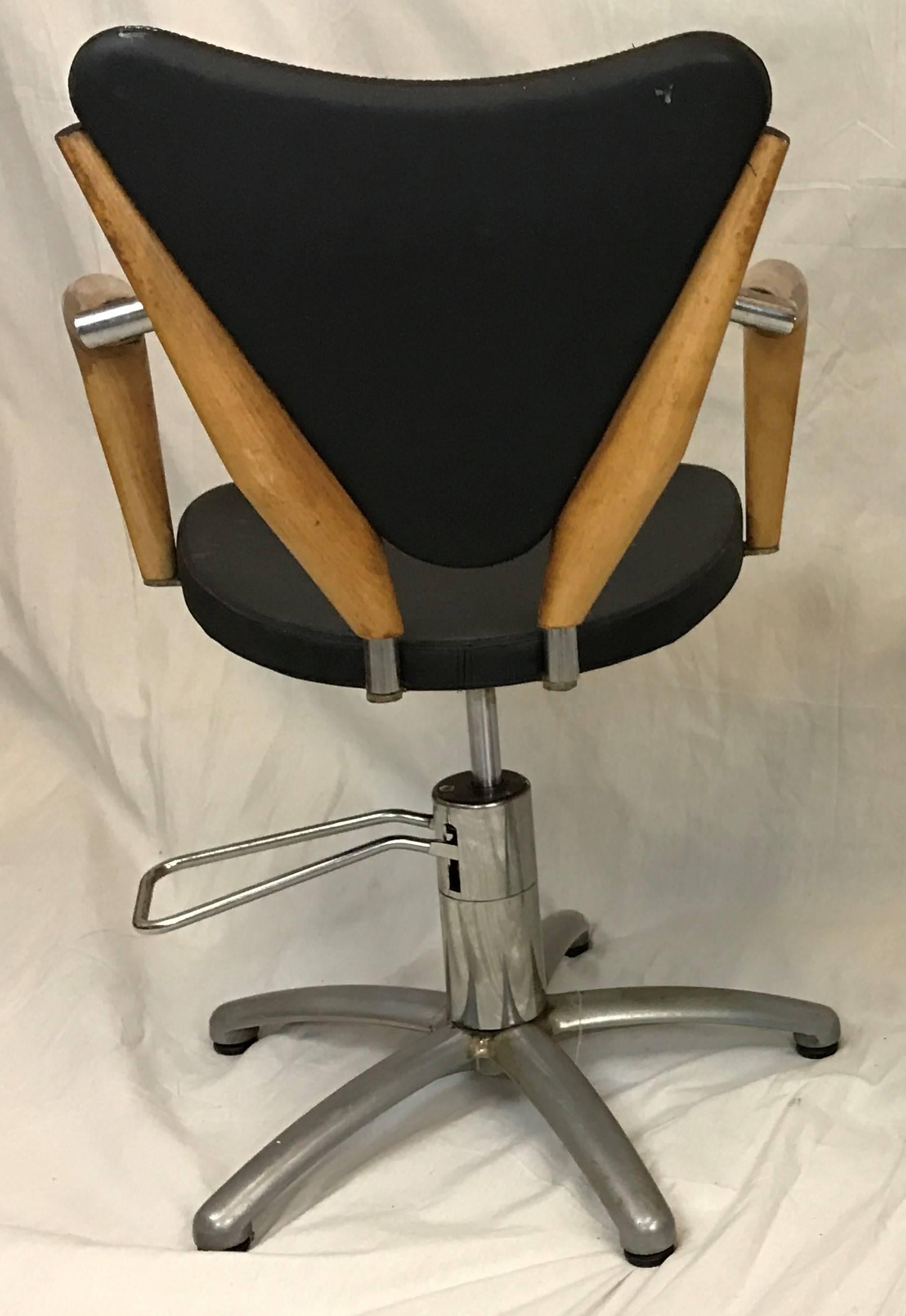 Mid-Century Modern Pair of Mid-Century European Hydraulic Salon Chairs Attributed to Ico Parisi For Sale