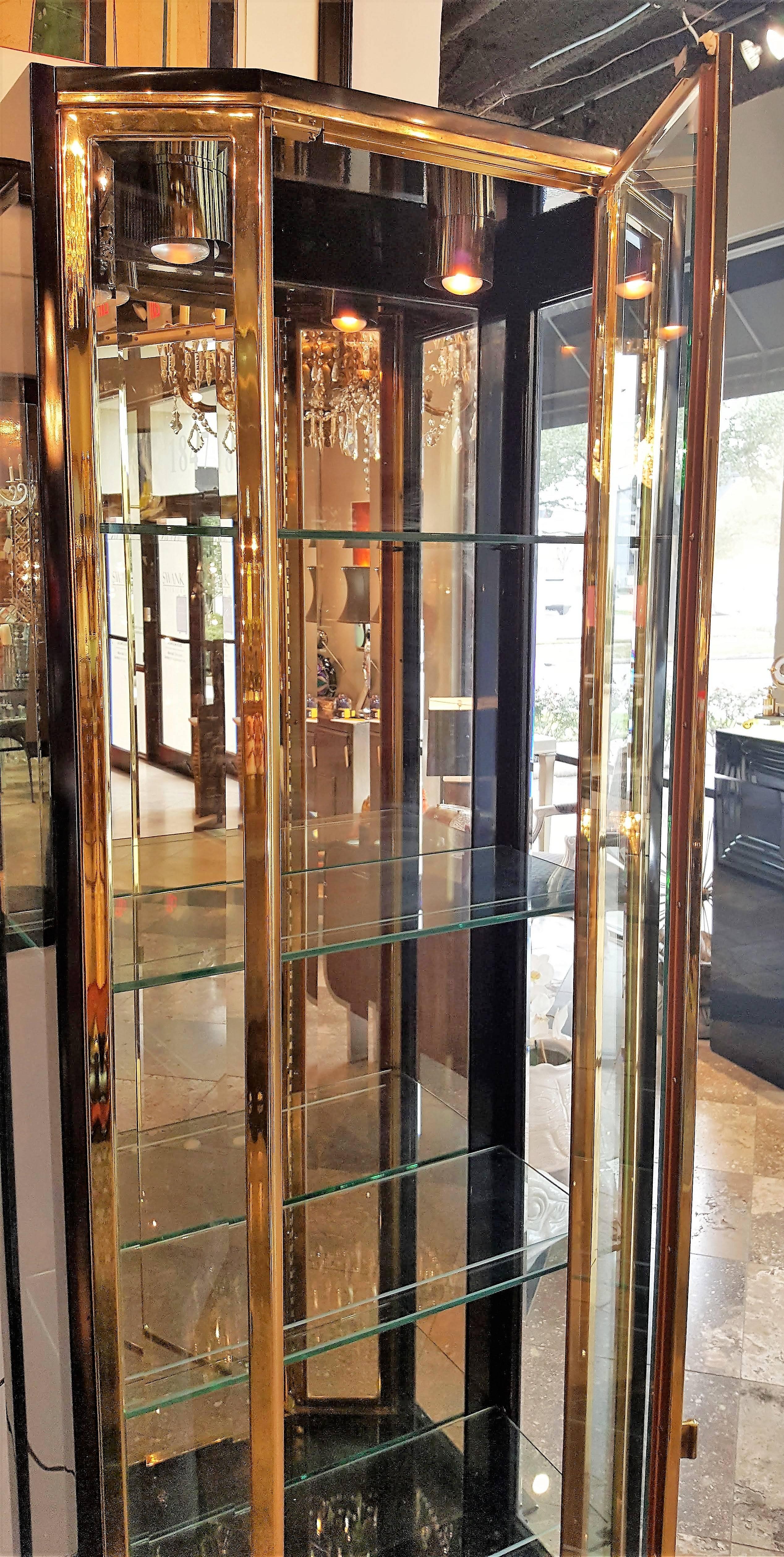 Pair of Mid-Century Brass and Lacquer Display Cabinets by Henredon In Fair Condition In Houston, TX